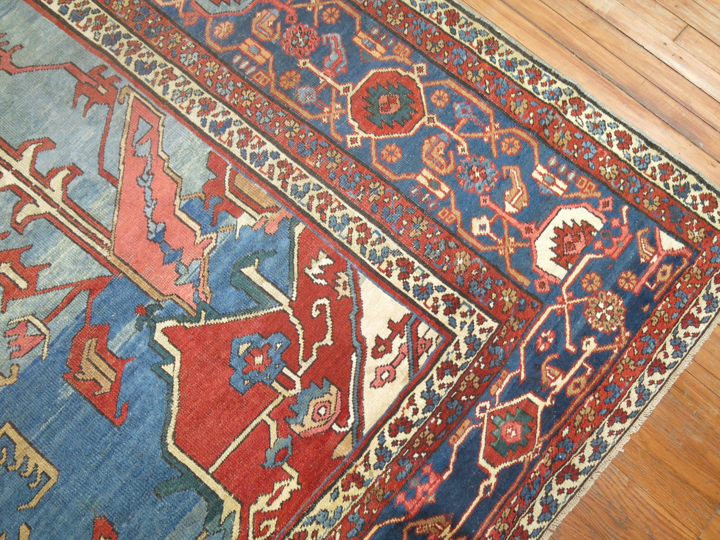 Antique Persian Serapi Heriz Rug In Excellent Condition For Sale In New York, NY