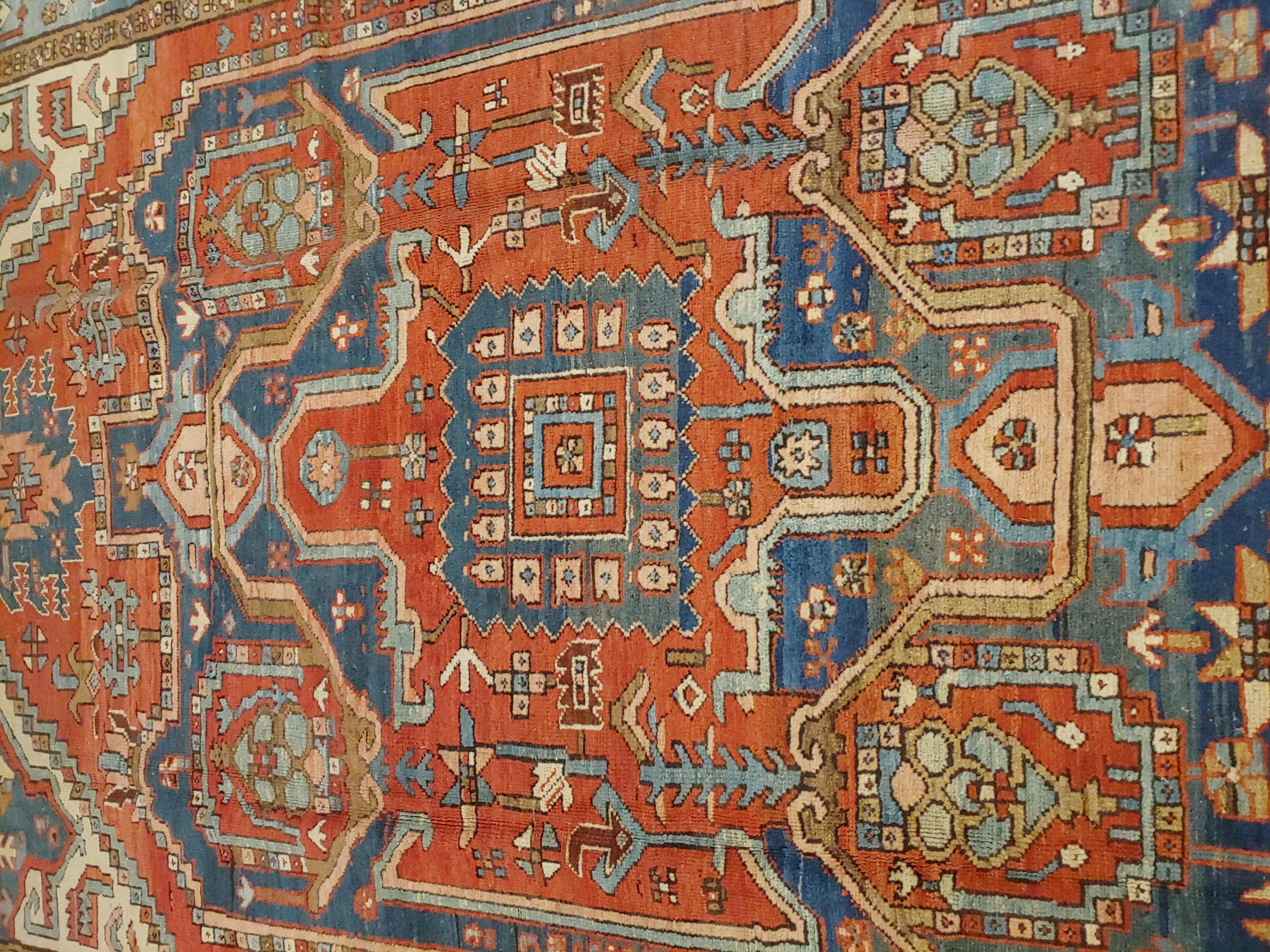 Antique Persian Serapi Old Heriz, Primitive Motif, Wool, Room Size, 1890 For Sale 1