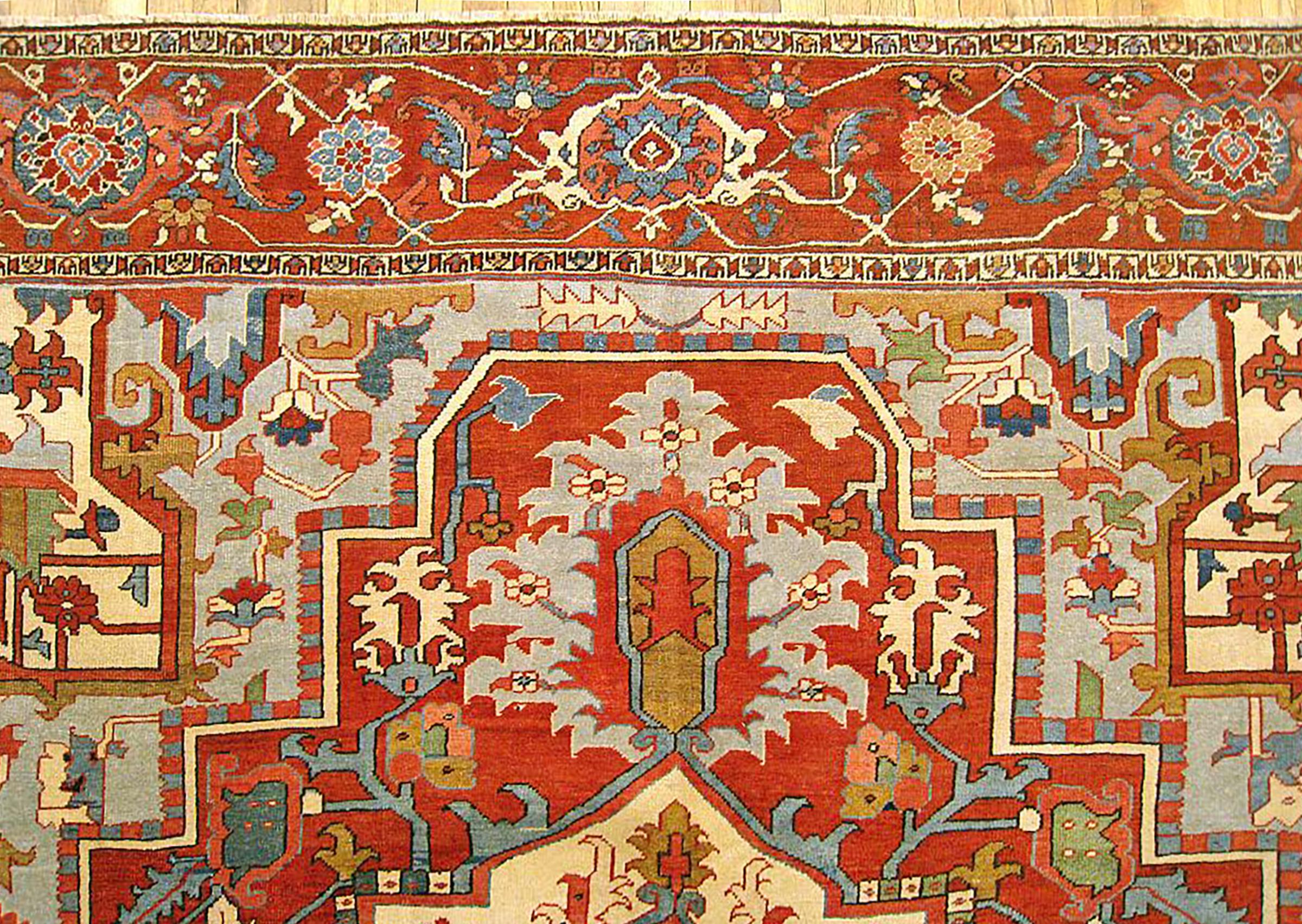 Antiker persischer Serapi- orientalischer Serapi-Teppich in Großformat, mit zentralem Medaillon (Persisch) im Angebot