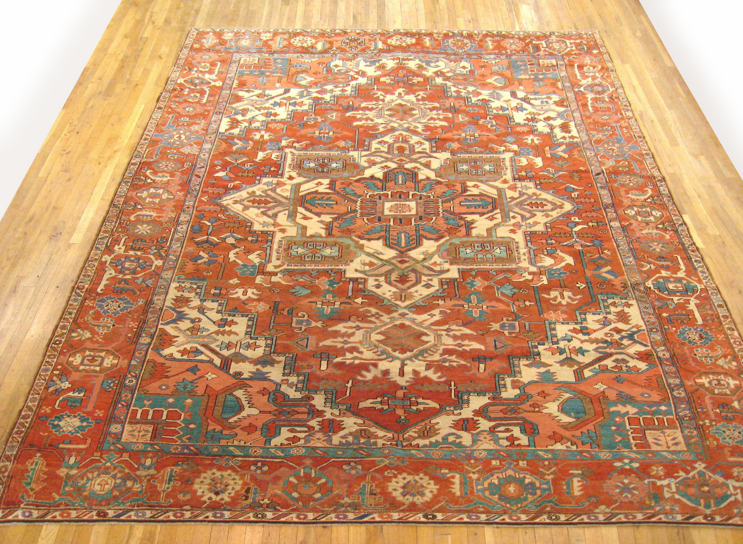 Antique Persian Serapi Oriental rug, in Room size
An antique Persian Serapi oriental rug, size 13'3