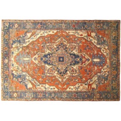 Tapis oriental persan antique Serapi avec médaillon et couleurs douces, taille de la pièce