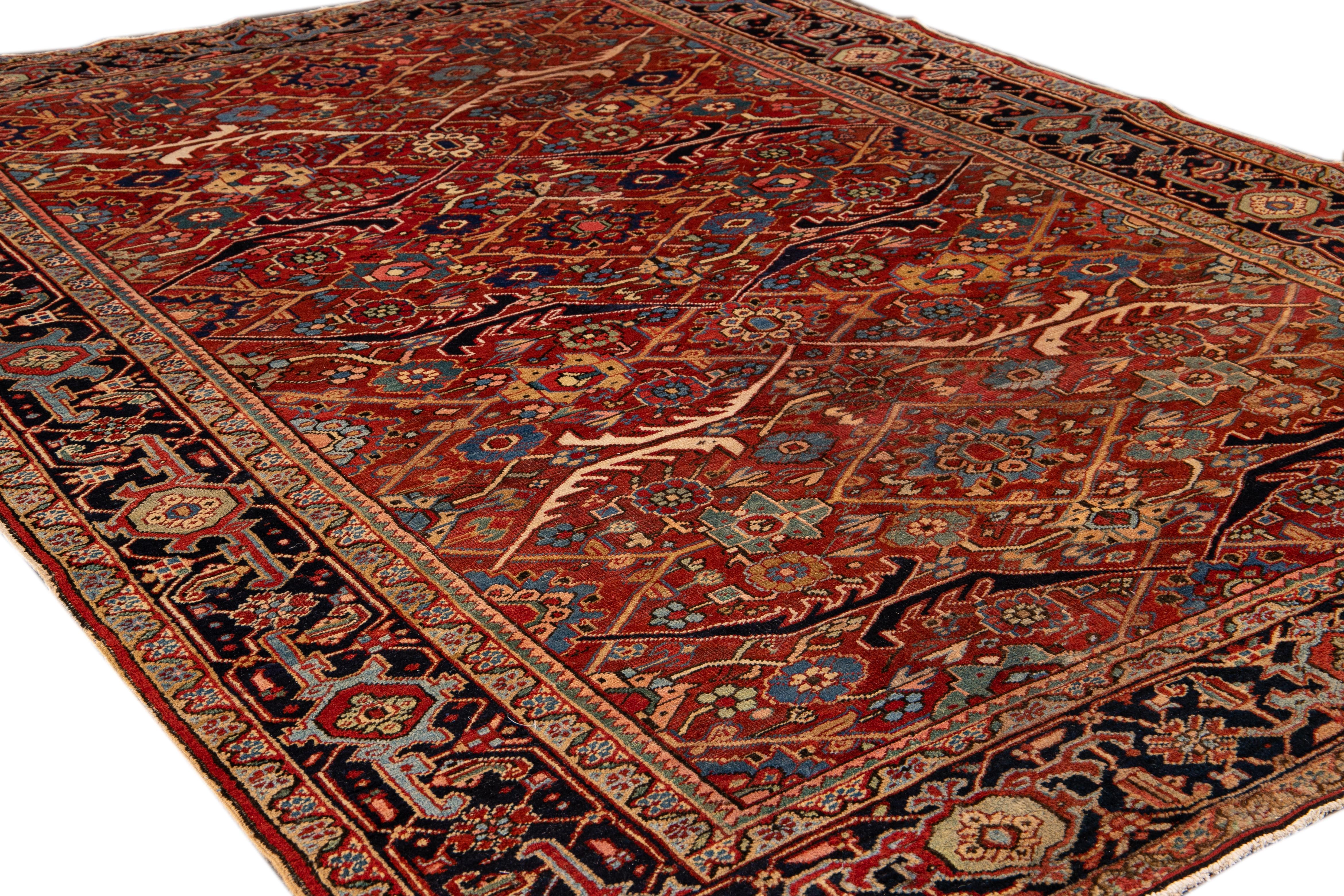 Antique Persian Serapi Red Handmade Medallion Floral Wool Rug In Good Condition For Sale In Norwalk, CT
