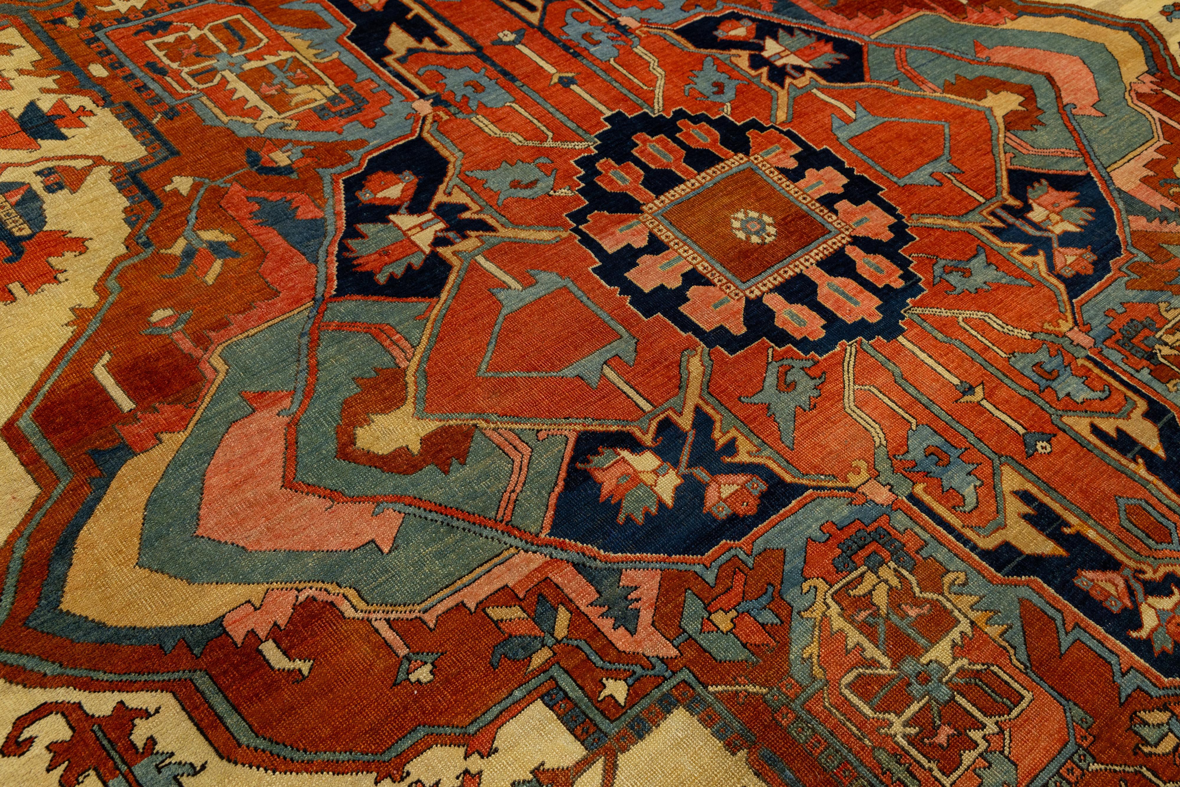 Antique Persian Serapi Red Wool Rug Featuring a Medallion Design im Angebot 3