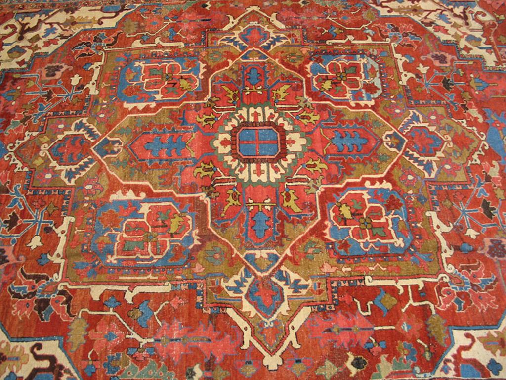 Early 20th Century N.W. Persian Serapi Carpet ( 10' x 14' - 305 x 427 ) In Good Condition For Sale In New York, NY
