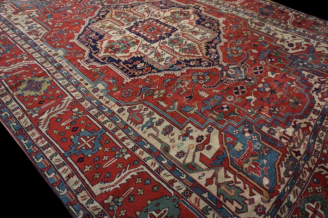 Late 19th Century Persian Serapi Carpet ( 12'3