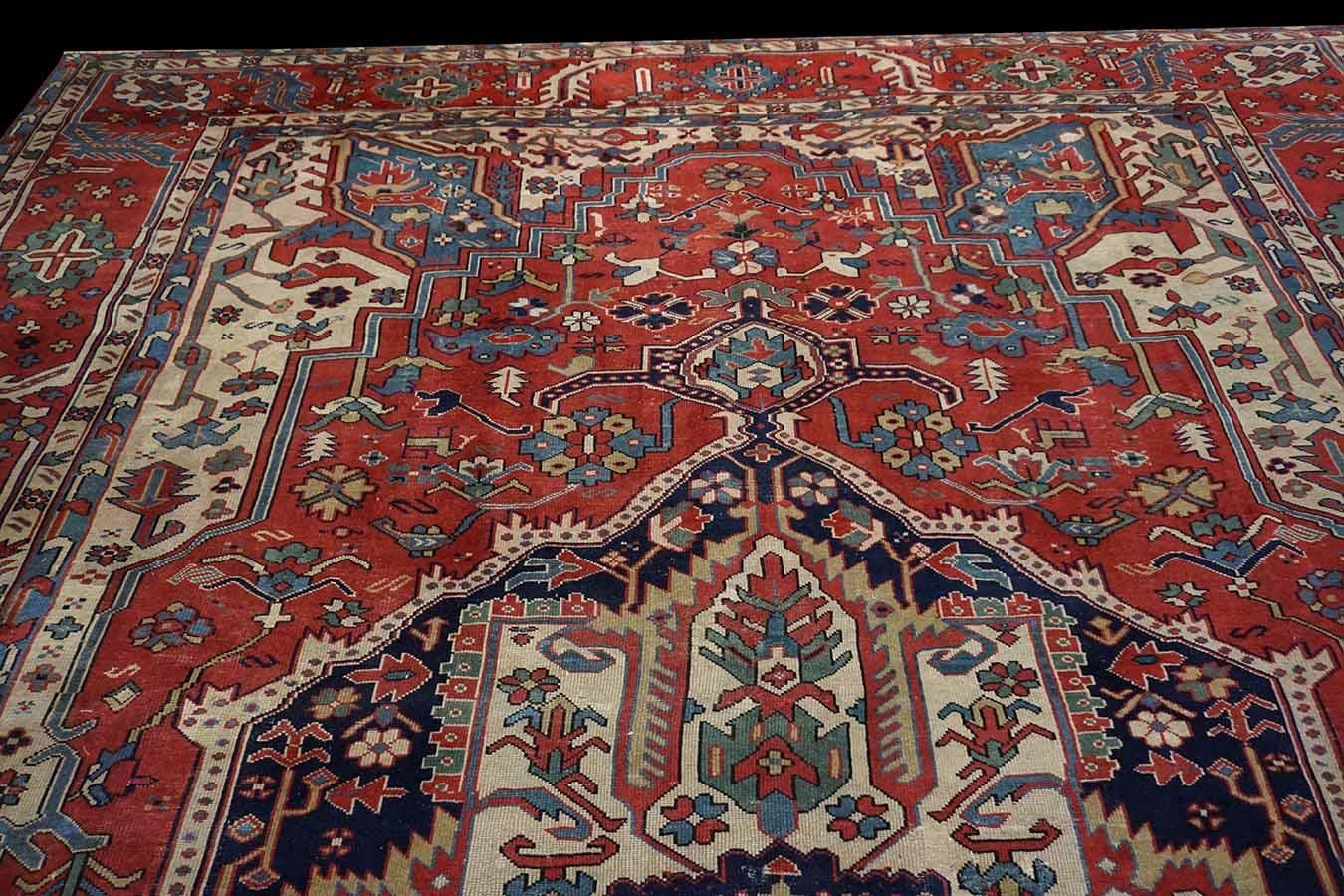 Late 19th Century Persian Serapi Carpet ( 12'3