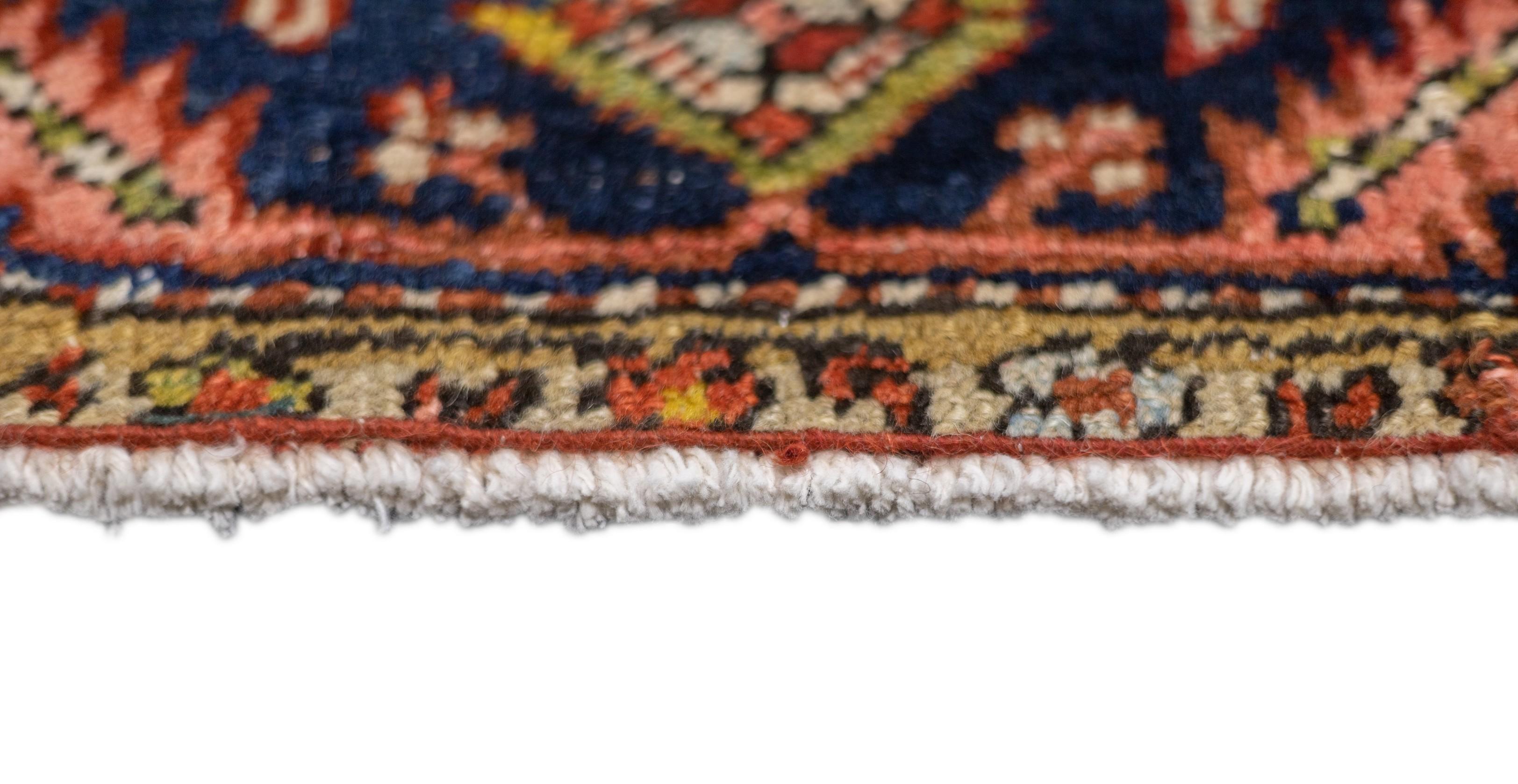 Antiker persischer Serapi-Teppich 5'1'' x 6'11'' (19. Jahrhundert) im Angebot