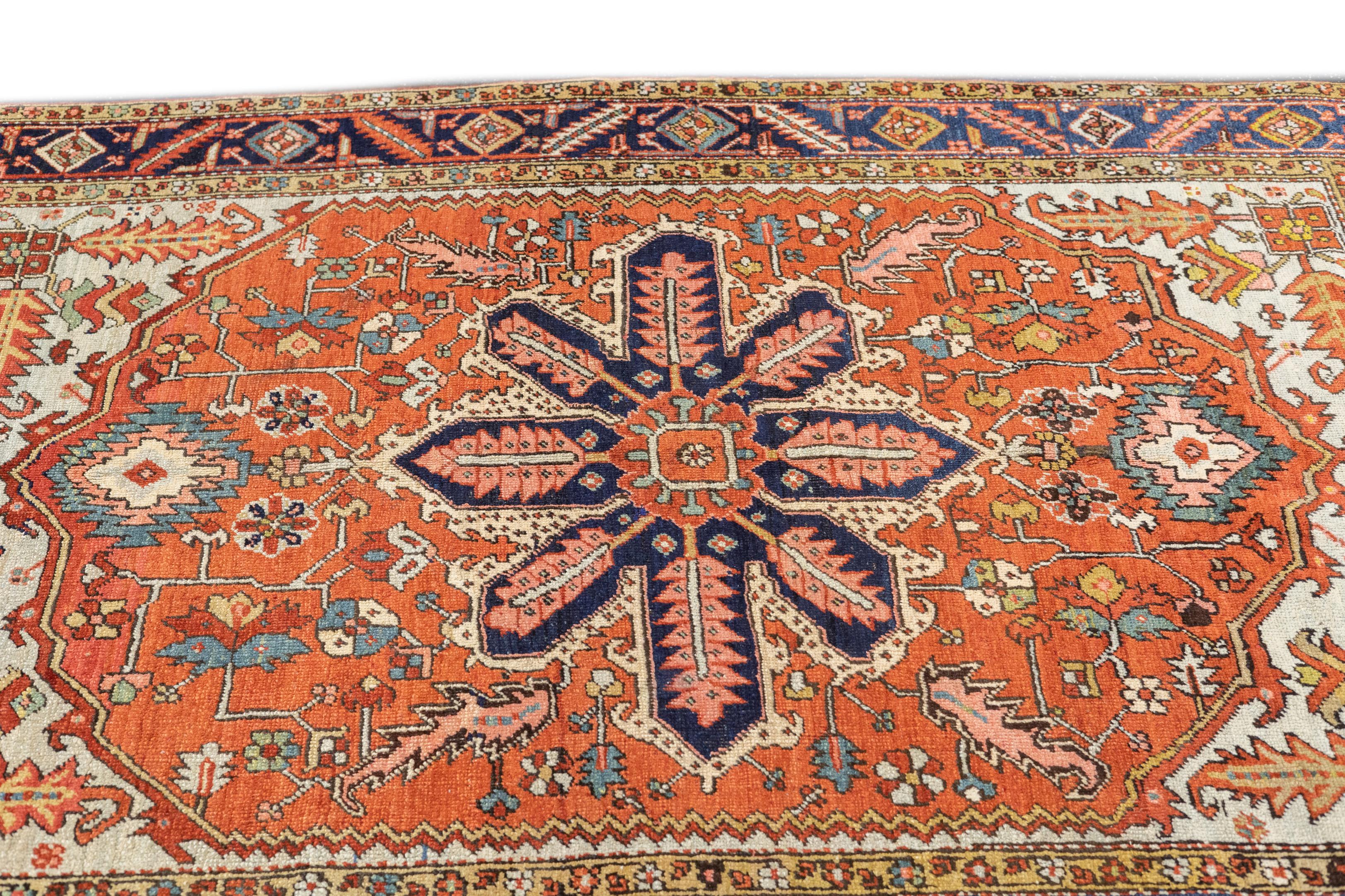 Antiker persischer Serapi-Teppich 5'1'' x 6'11'' im Angebot 1