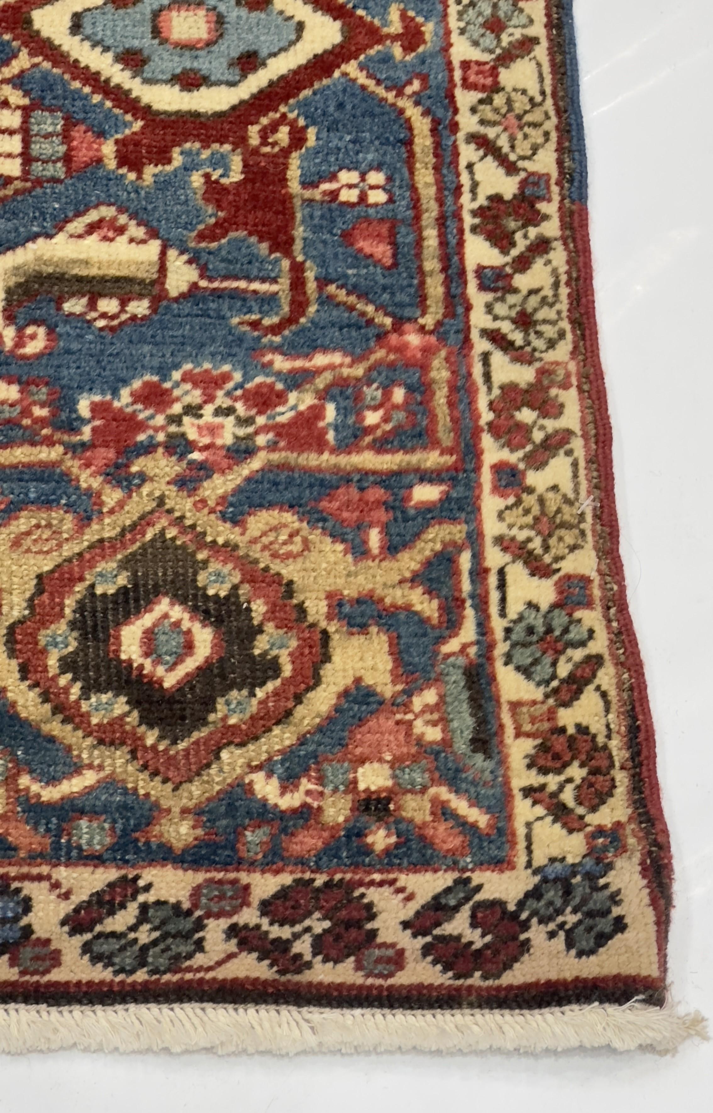 Antiker persischer Serapi-Teppich 5'2 x 6'9 (19. Jahrhundert) im Angebot