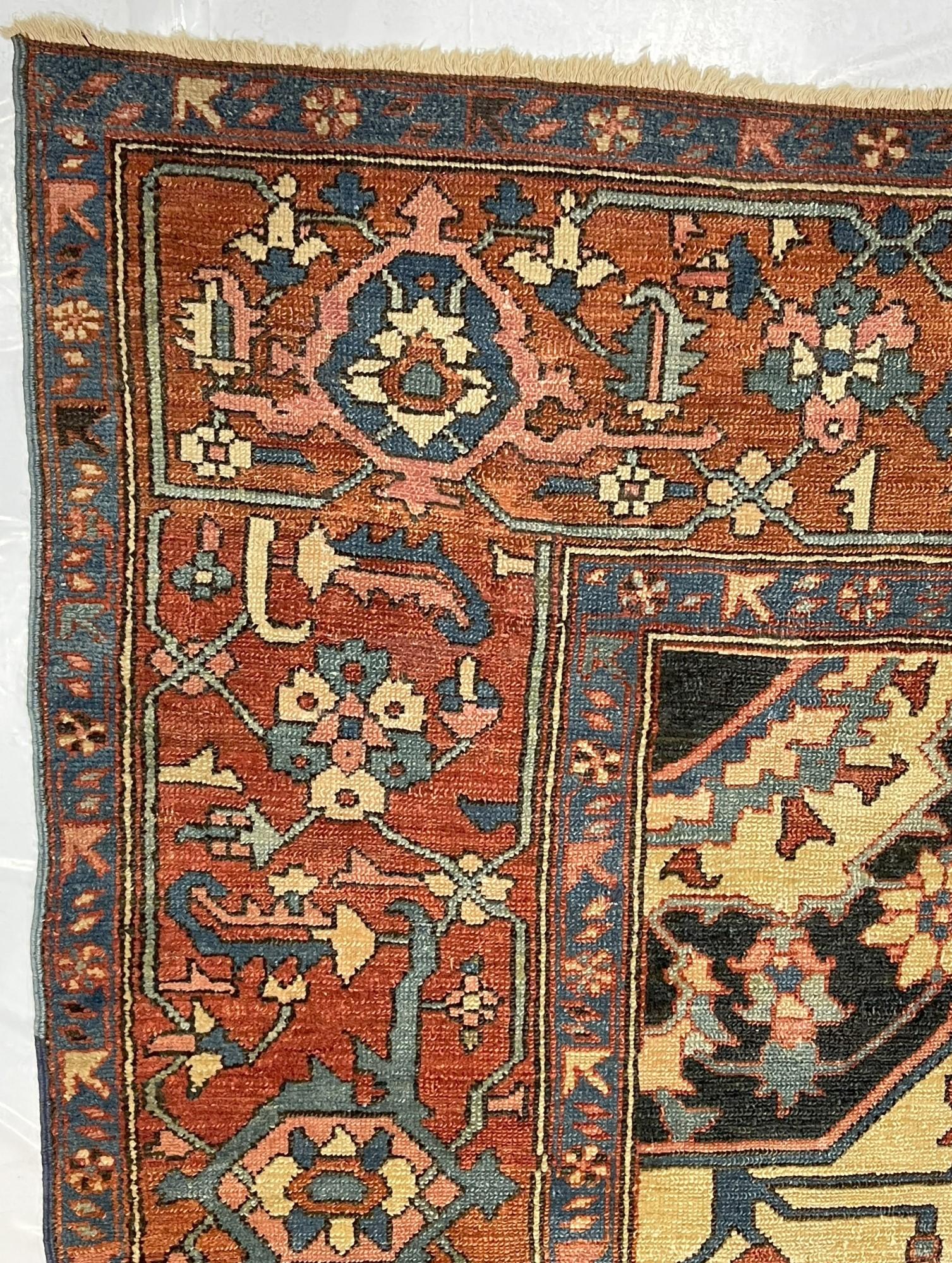 Antiker persischer Serapi-Teppich 9'9 x 12'4 (19. Jahrhundert) im Angebot
