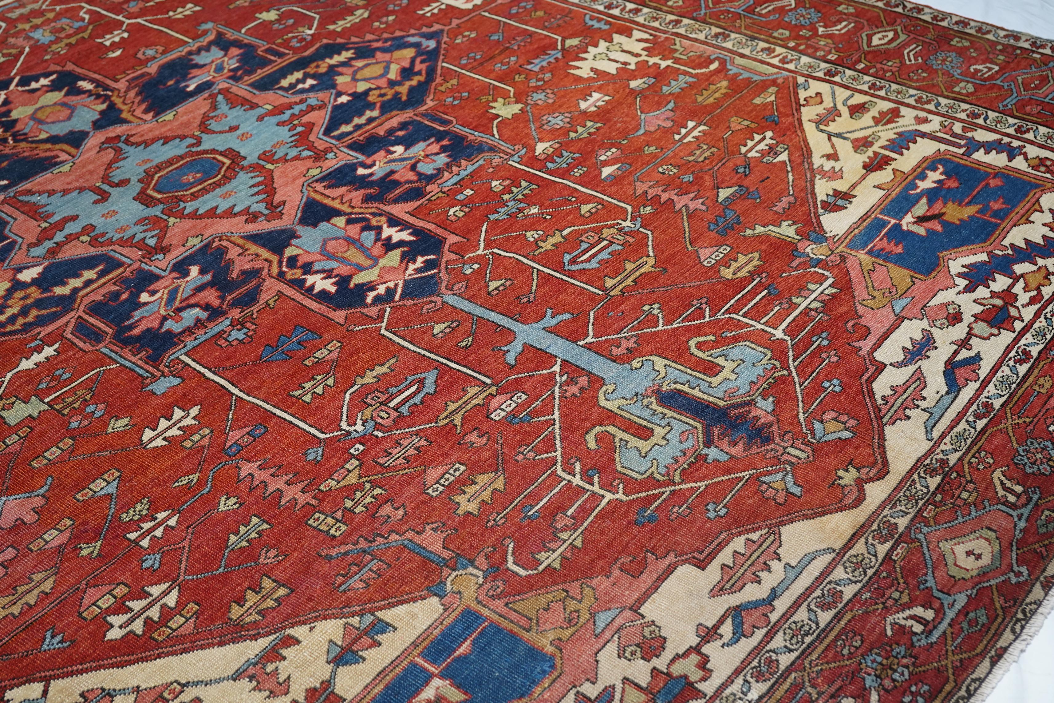 Antiker persischer Serapi-Teppich 9'9'' x 12'8'' im Zustand „Gut“ im Angebot in New York, NY