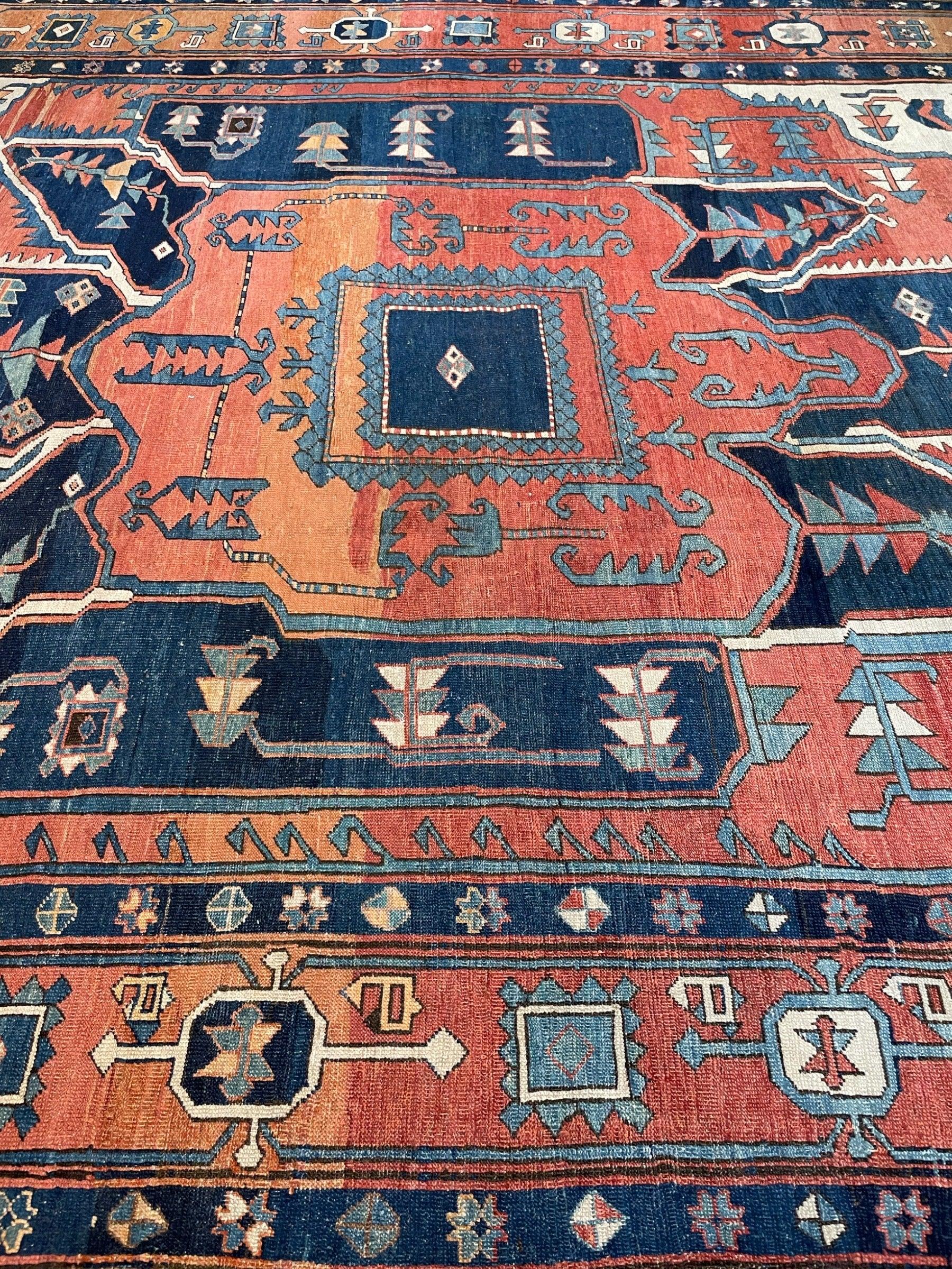Perse Tapis persan Serapi ancien, vers 1880 en vente