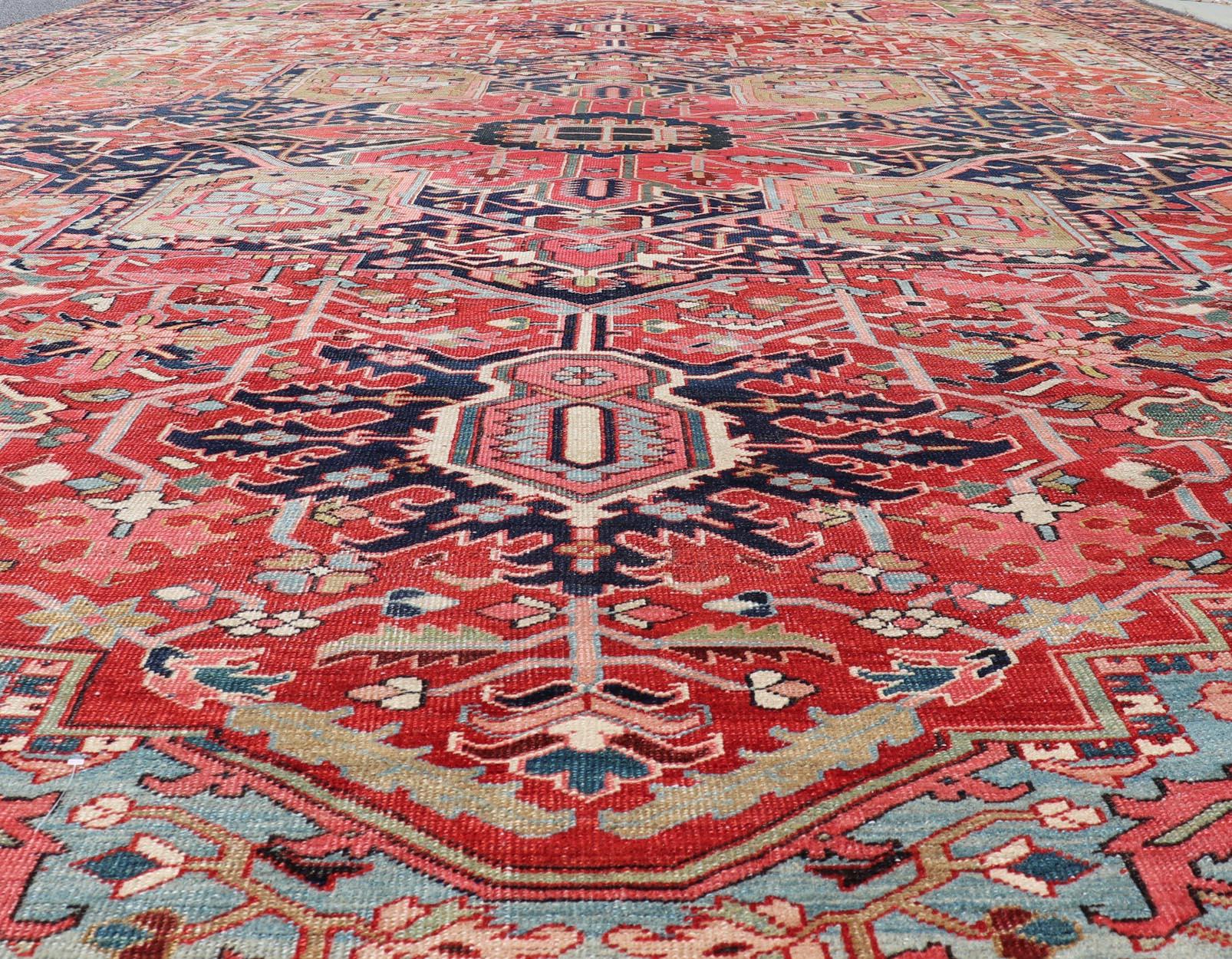 Antico tappeto persiano Serapi con un medaglione di grandi dimensioni 13'0 x 18'4 in vendita 9