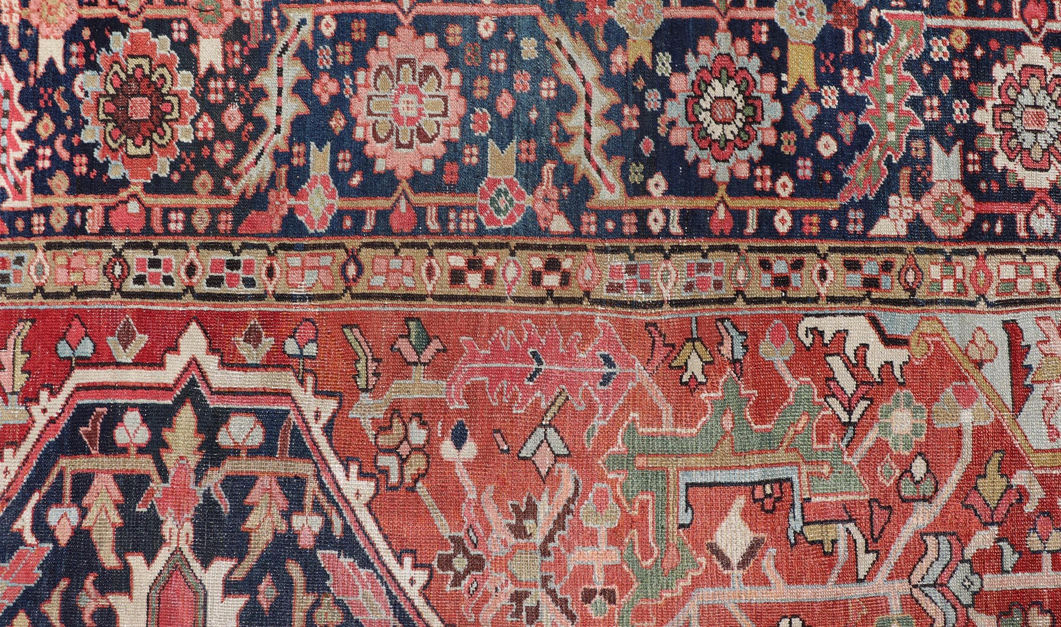Persiano Antico tappeto persiano Serapi con un medaglione di grandi dimensioni 13'0 x 18'4 in vendita
