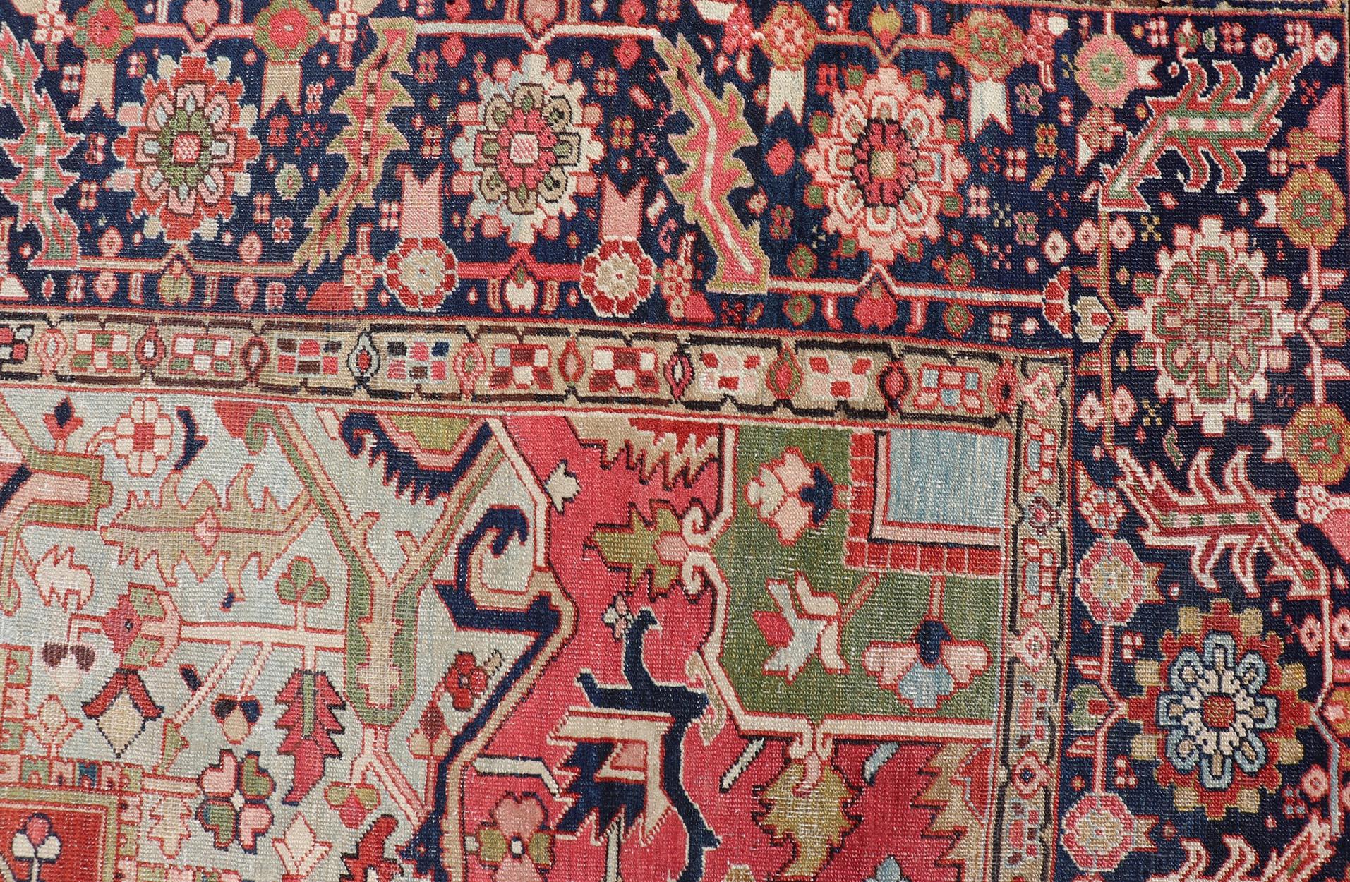 Annodato a mano Antico tappeto persiano Serapi con un medaglione di grandi dimensioni 13'0 x 18'4 in vendita