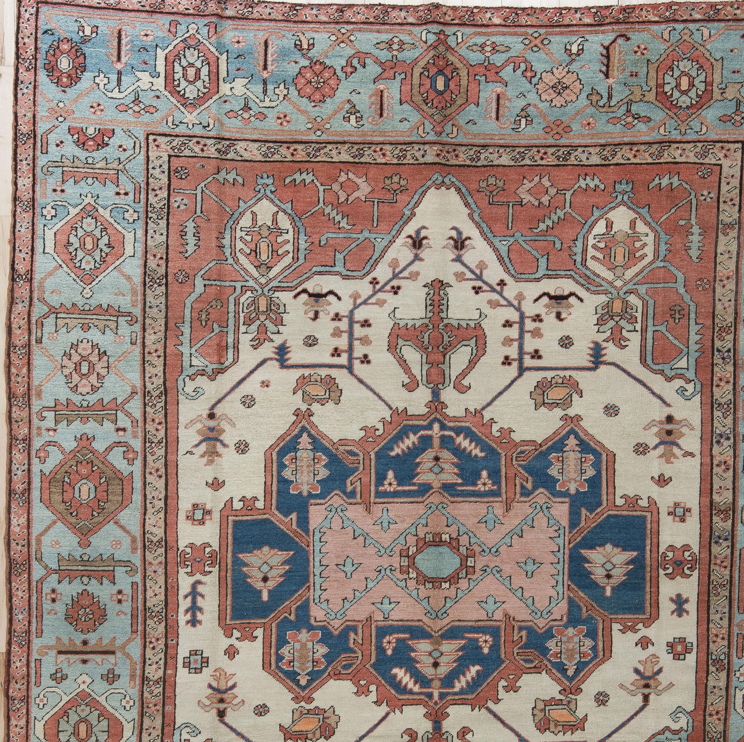 Antique Persian Serapi Rug Fine Quality Large Tribal Carpet  In Excellent Condition For Sale In Hudson, NY