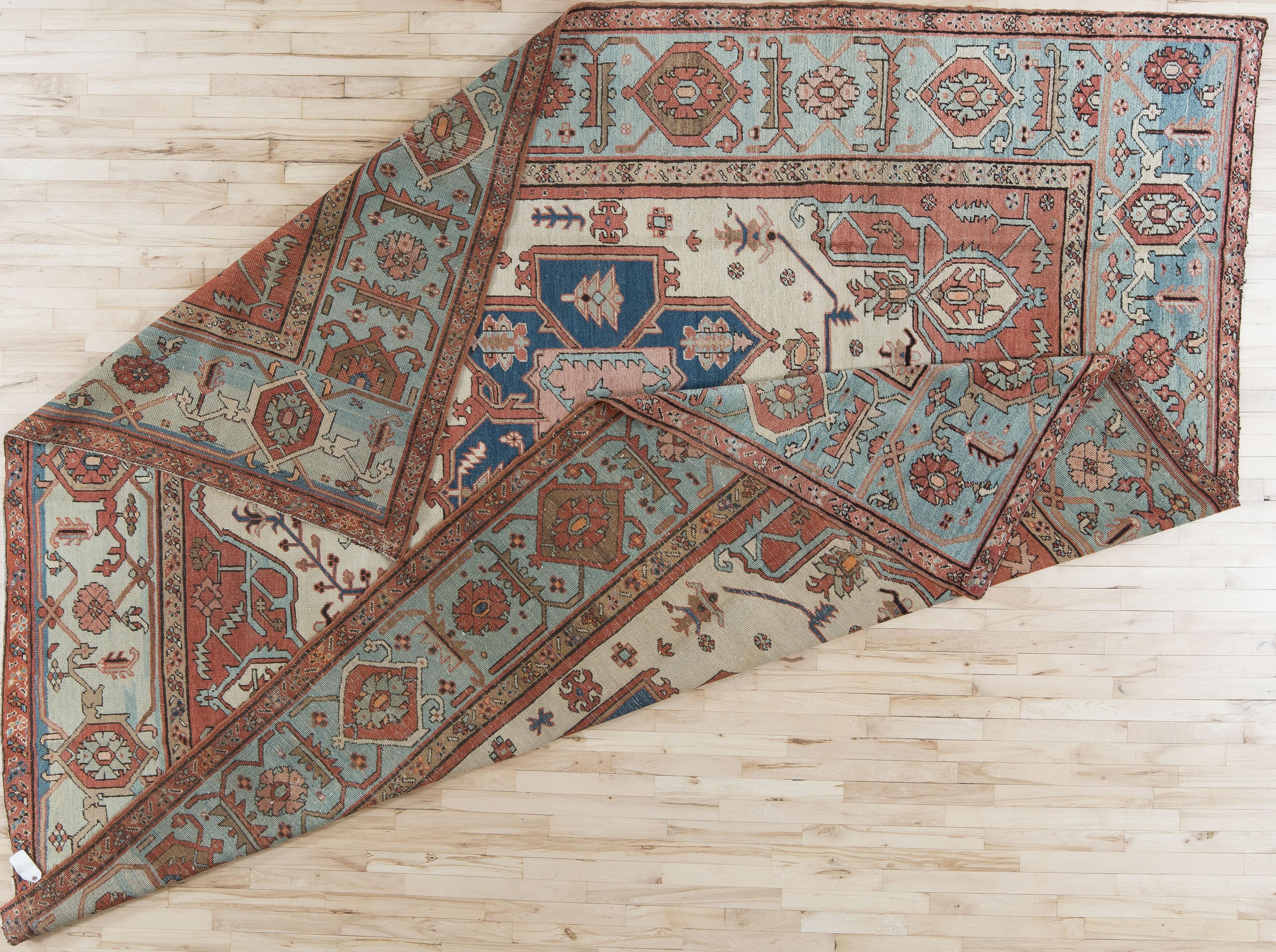 Antiker persischer Serapi-Teppich in feiner Qualität, großer Stammeskunst-Teppich  (19. Jahrhundert) im Angebot