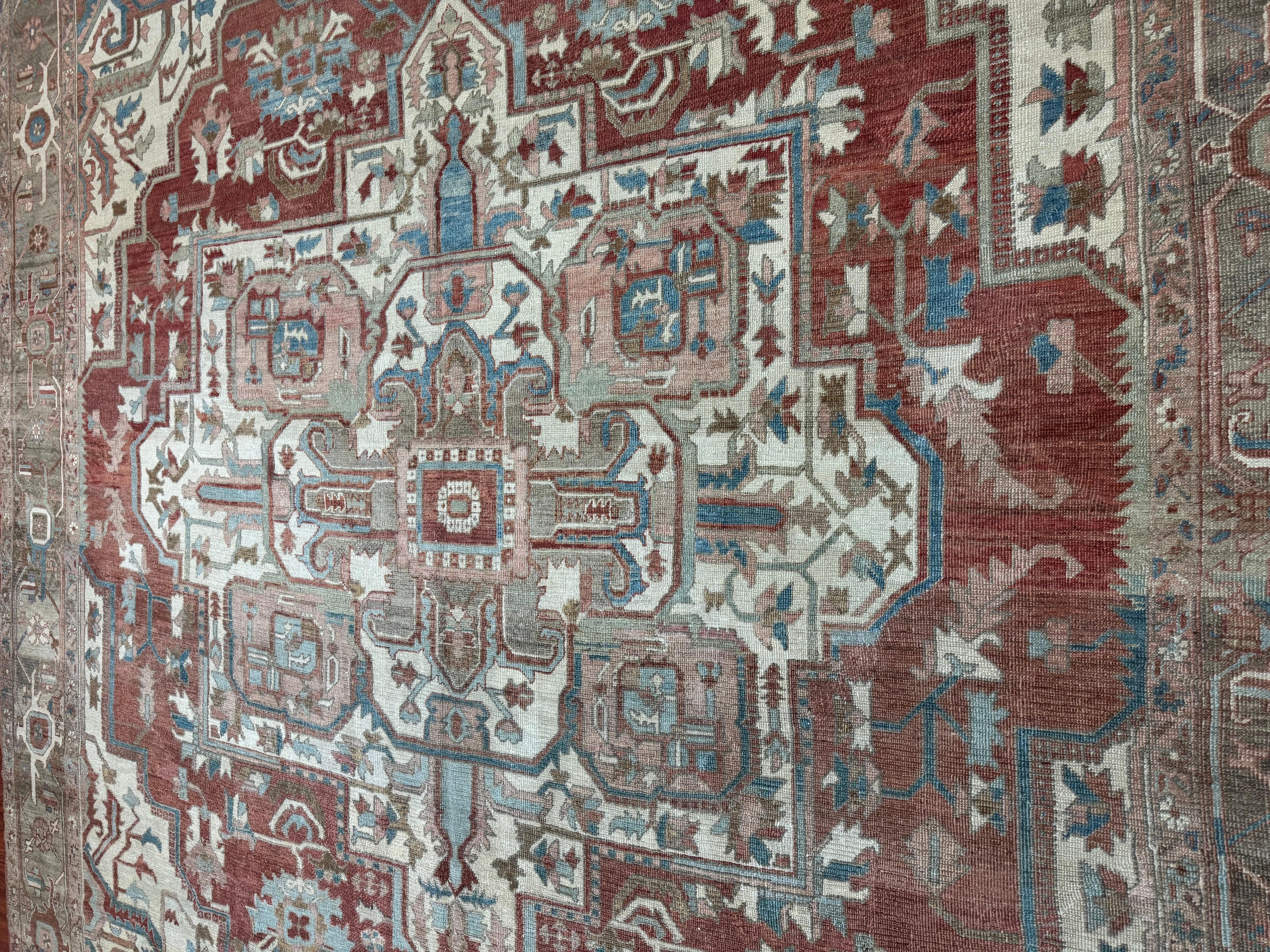 Antiker persischer Heriz-Serapi-Teppich im Angebot 13
