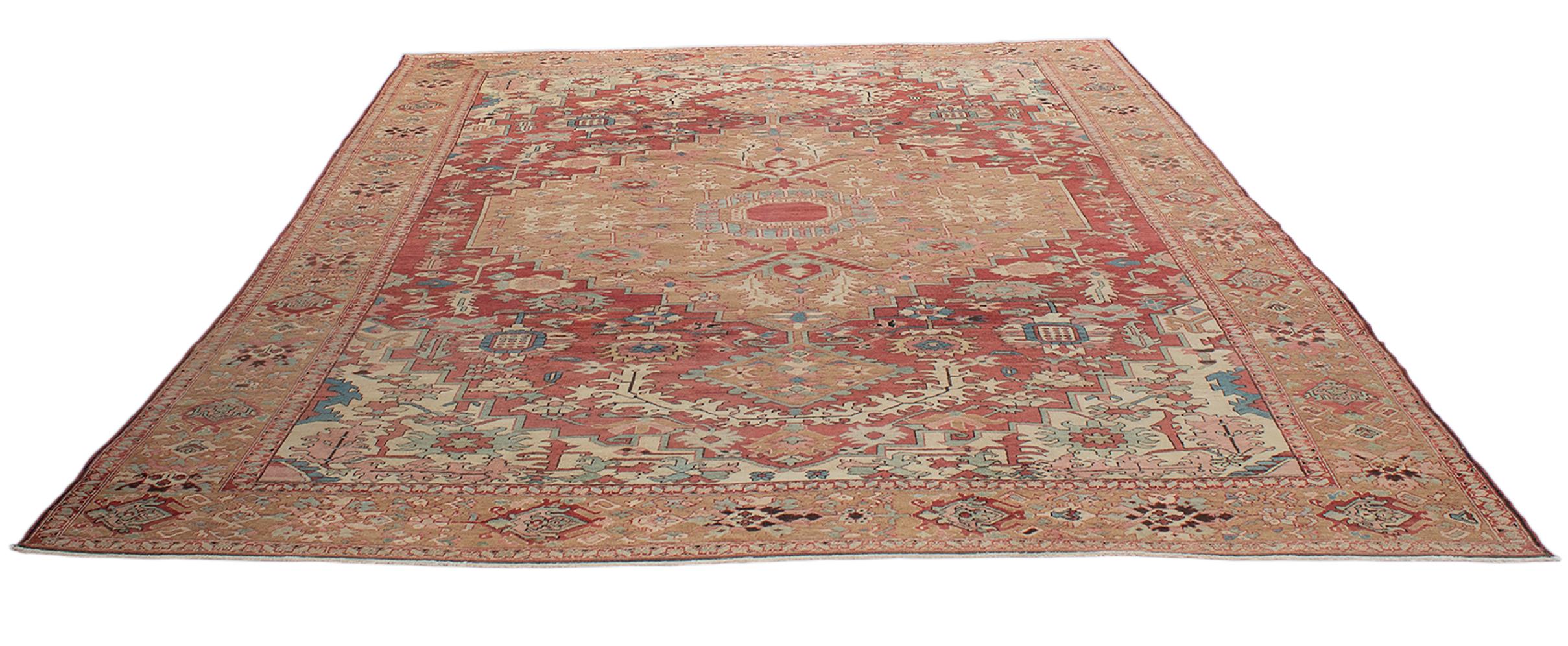 Early 20th Century Antique Persian Serapi Rug For Sale