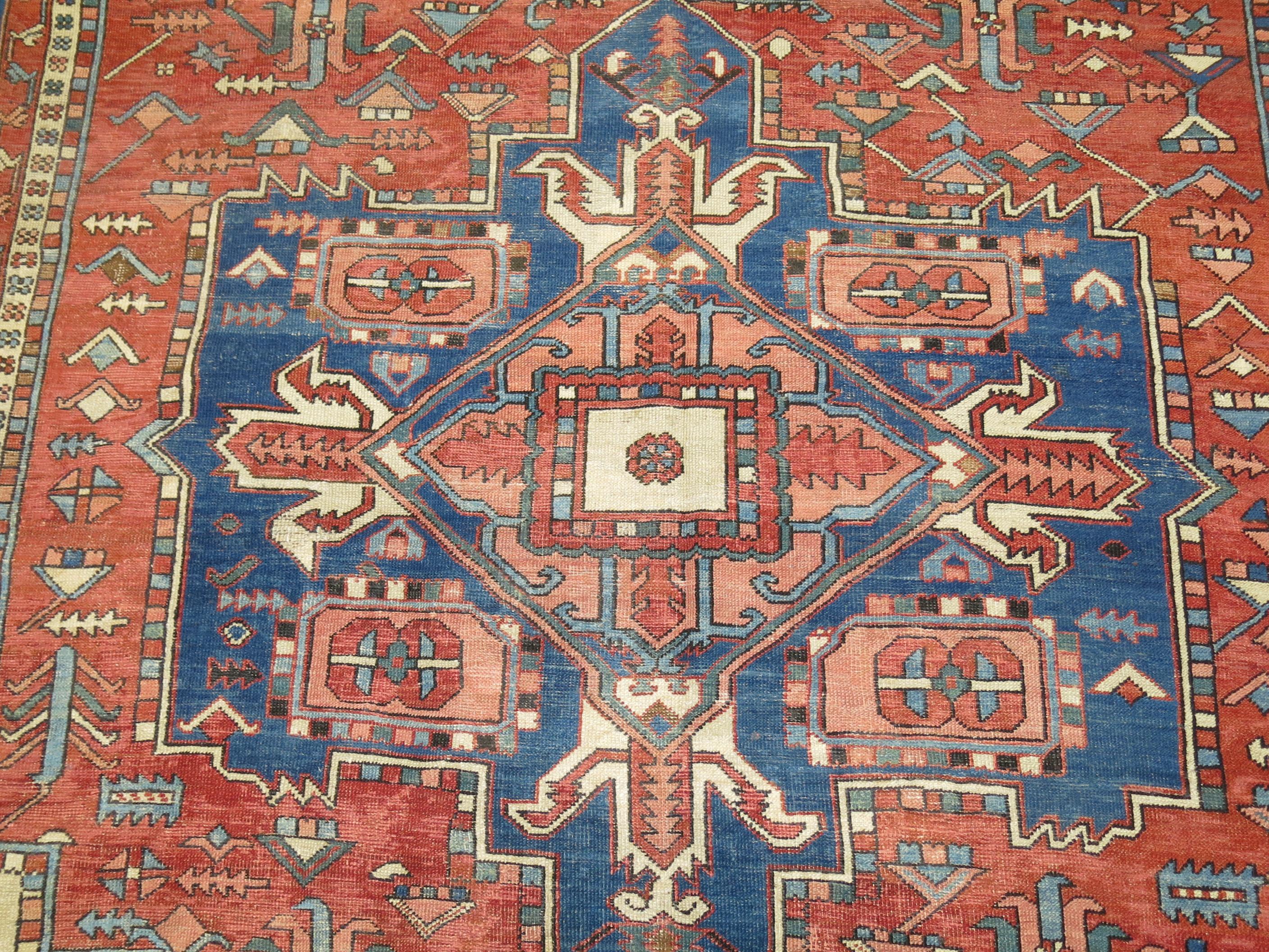  Antique Persian Serapi early 20th Century  9 x 12 Rug In Good Condition In New York, NY