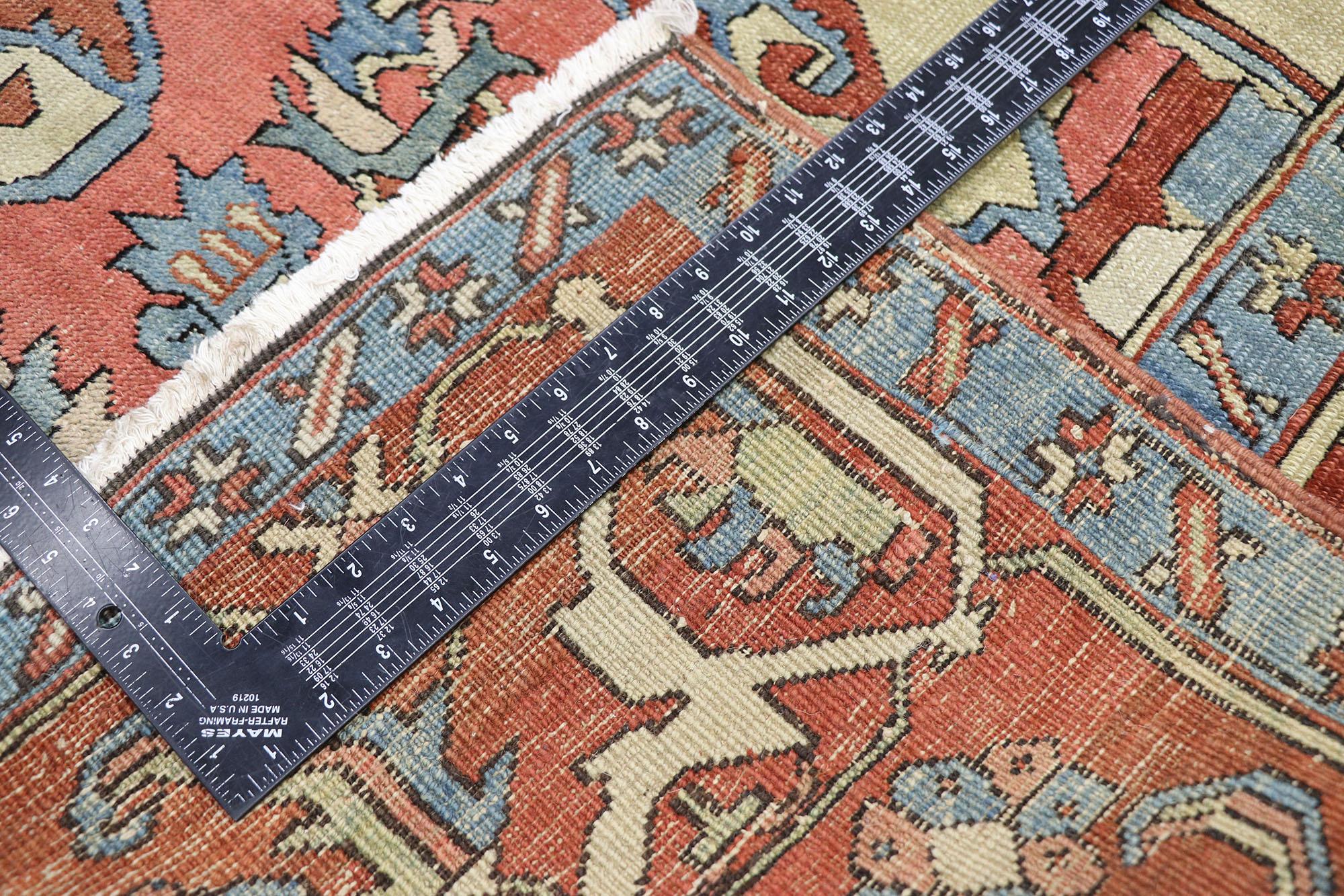 Antique Persian Serapi Rug In Good Condition For Sale In Dallas, TX