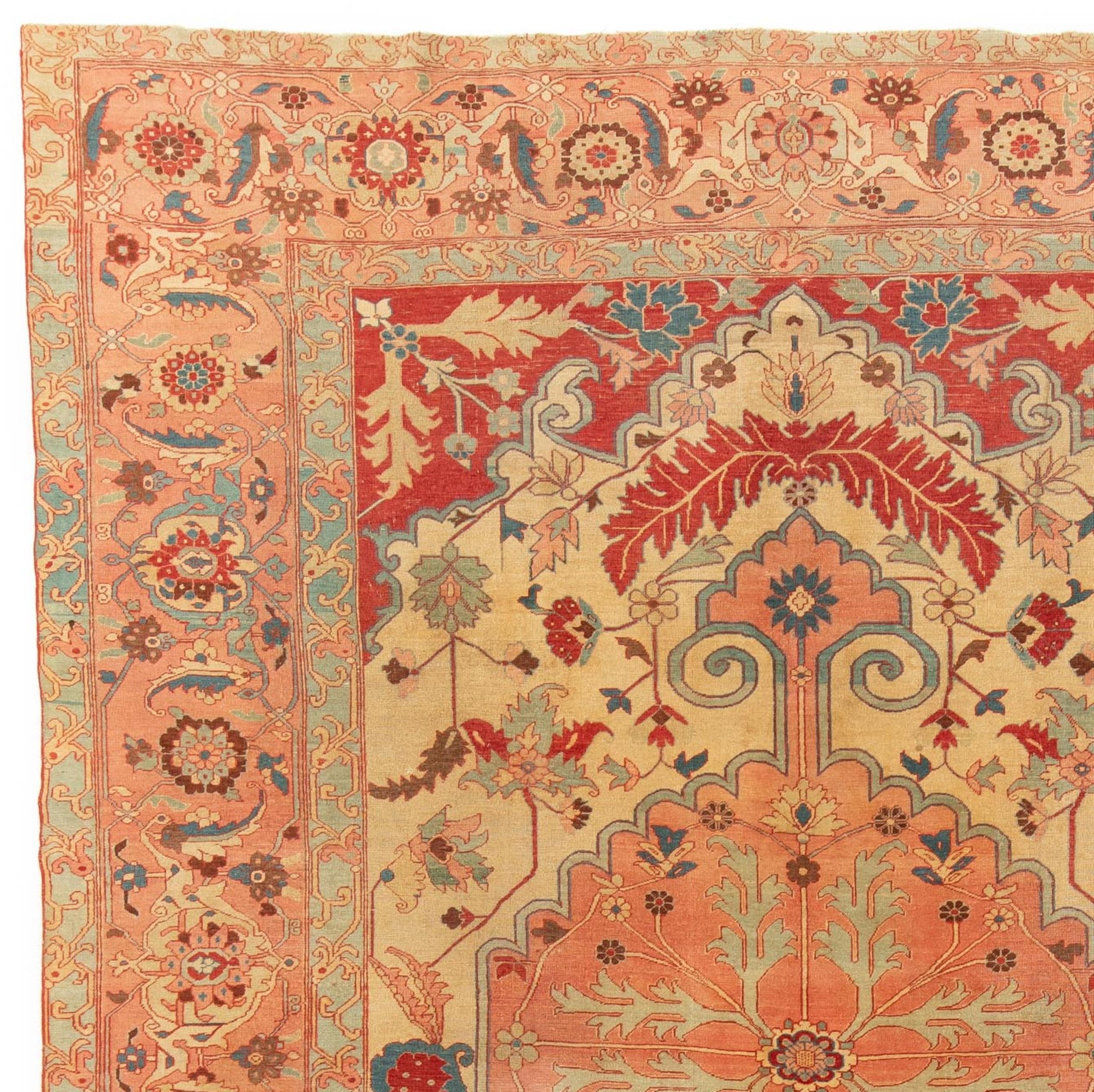 Antique Persian Serapi Rug Hand Knotted Wool of Pastel Colors In Fair Condition For Sale In Evanston, IL