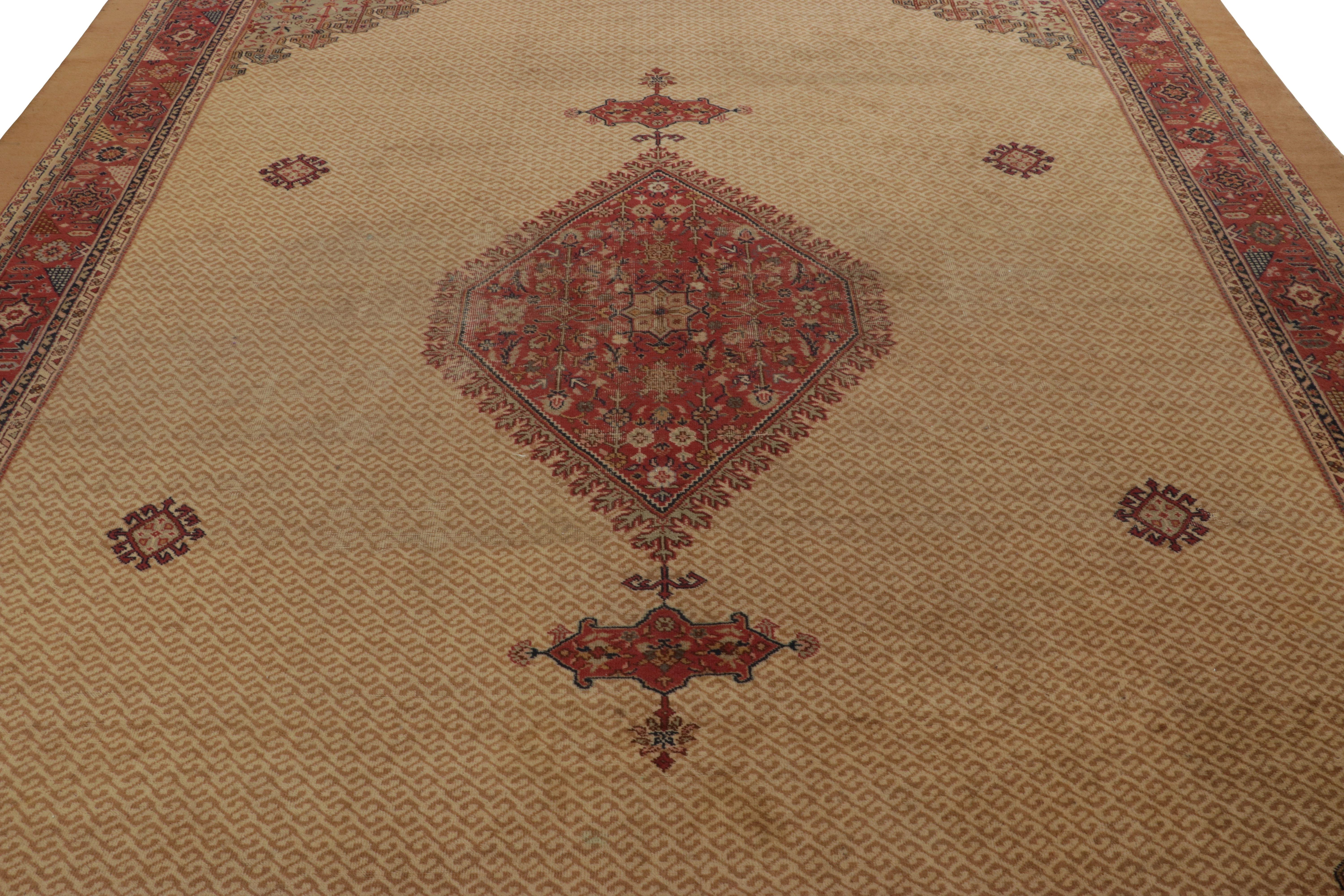 Ancien tapis persan Serapi en marron avec médaillon géométrique rouge - Rug & Kilim Bon état - En vente à Long Island City, NY
