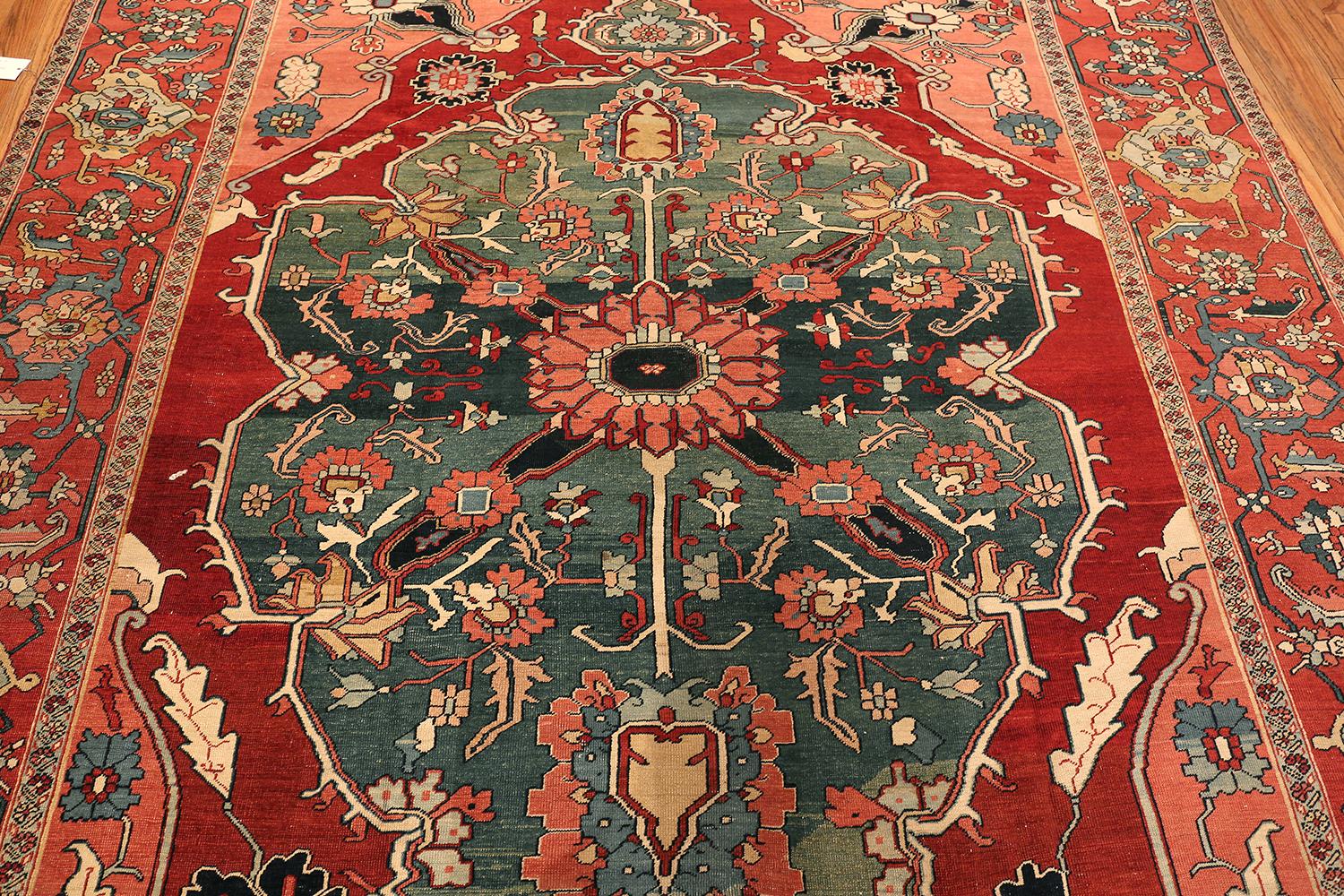 Wool Antique Persian Serapi Rug. 8 ft 8 in x 10 ft 7 in For Sale