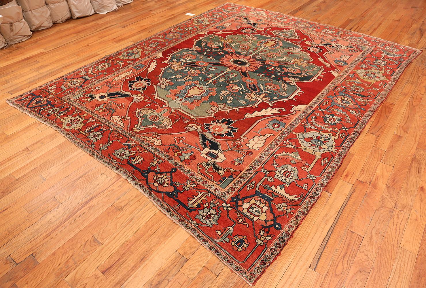 Antique Persian Serapi Rug. 8 ft 8 in x 10 ft 7 in For Sale 3