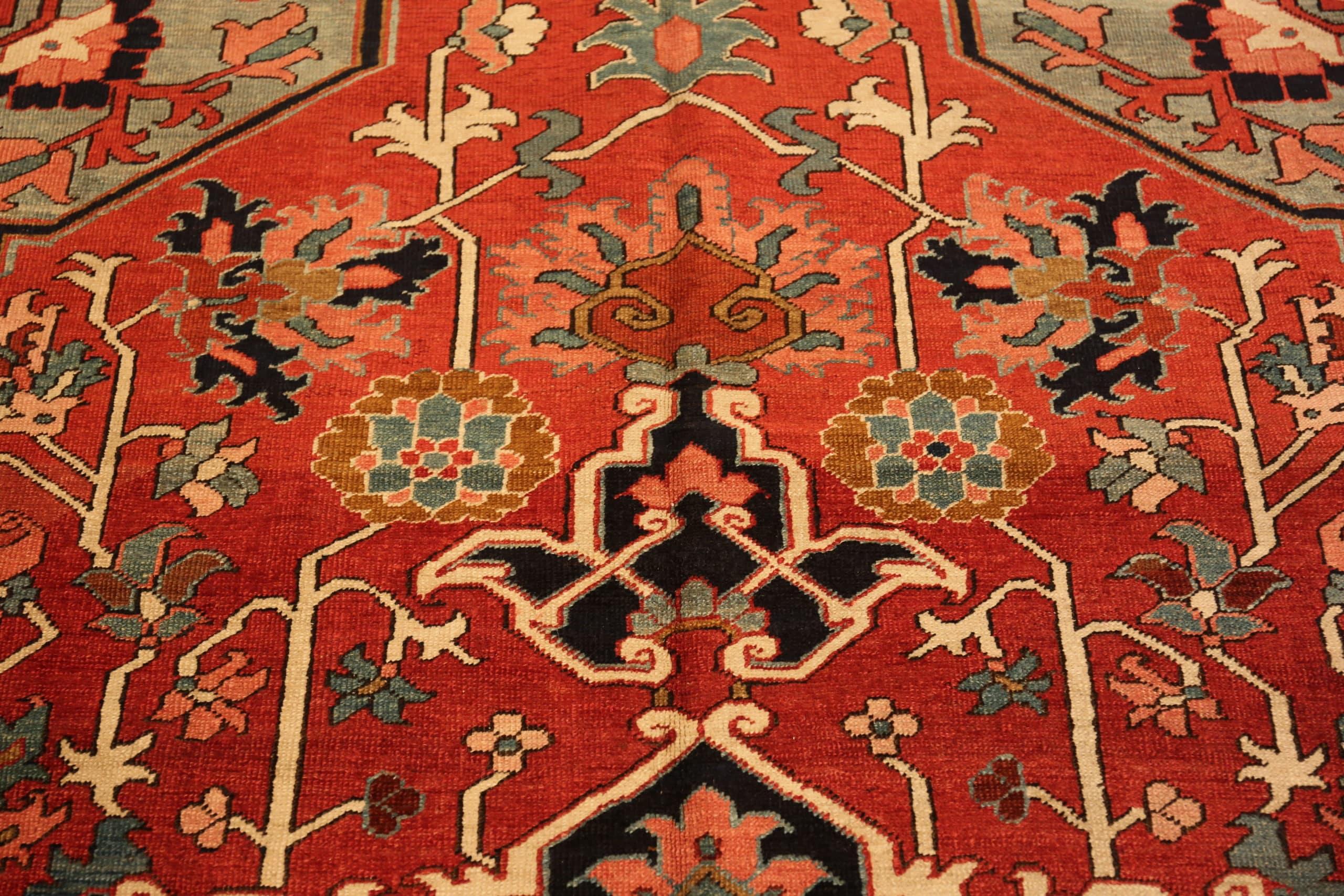 Hand-Knotted Antique Persian Serapi Rug. Size: 8 ft 9 in x 12 ft 2 in For Sale