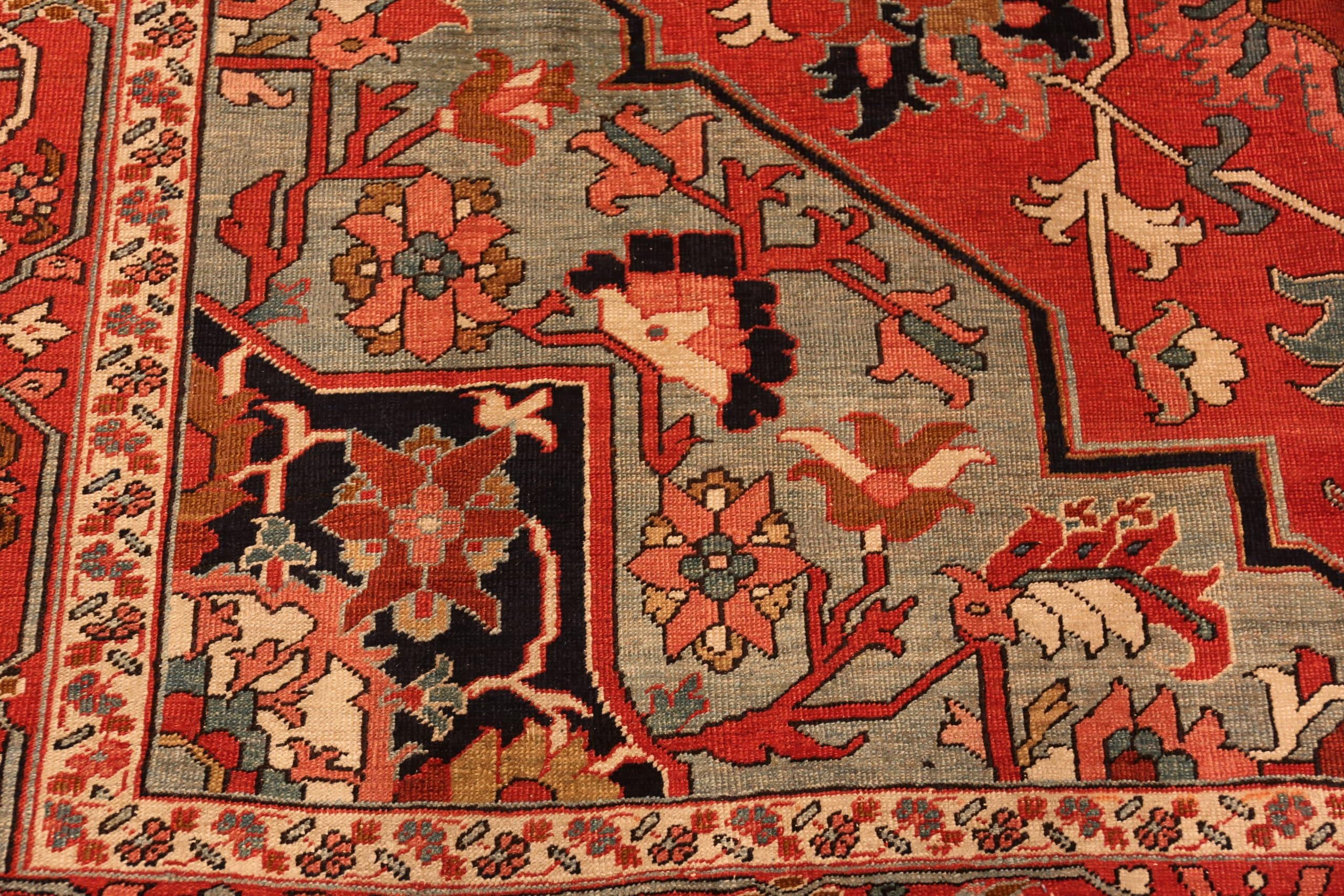 Antique Persian Serapi Rug. Size: 8 ft 9 in x 12 ft 2 in In Good Condition For Sale In New York, NY