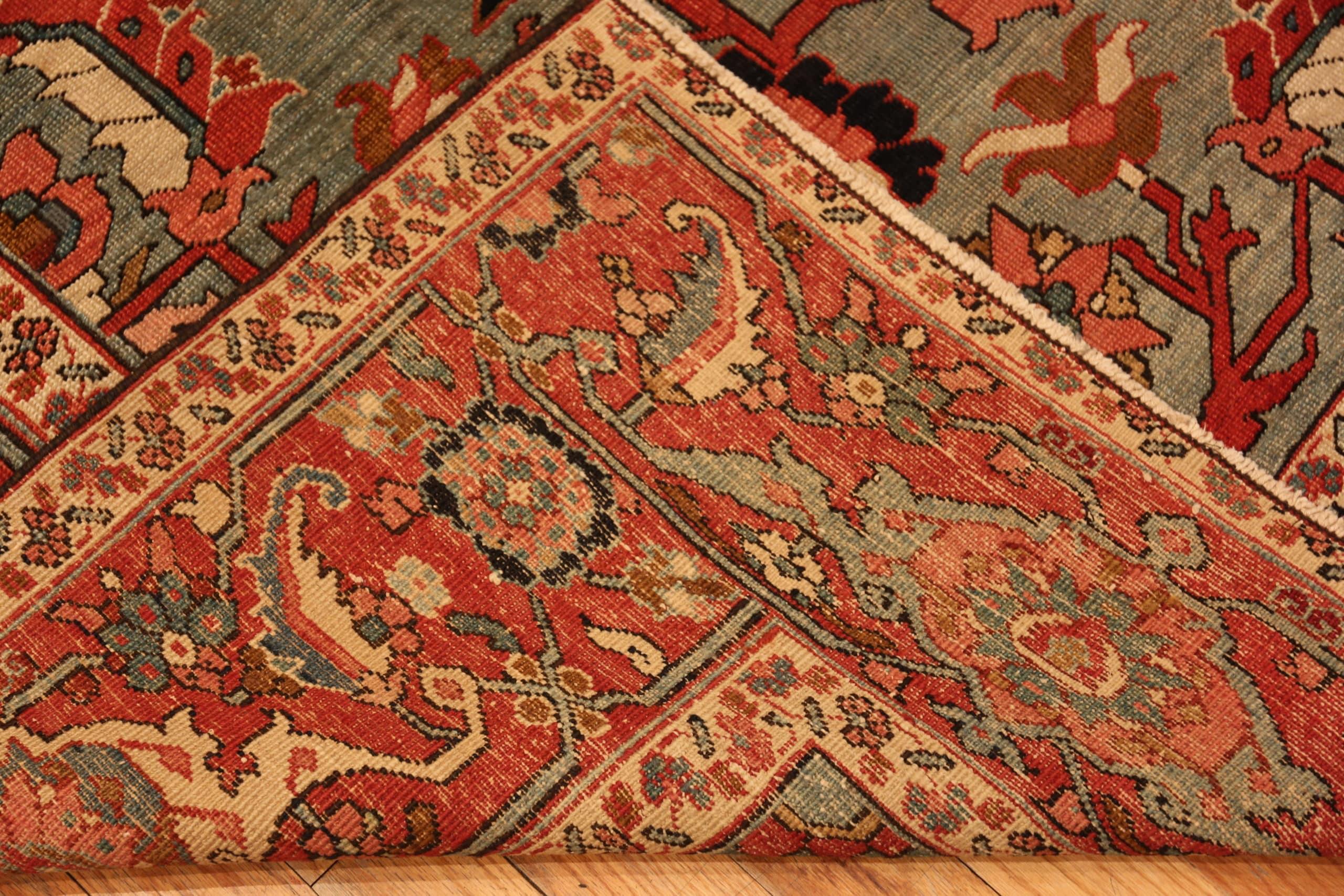 Antique Persian Serapi Rug. Size: 8 ft 9 in x 12 ft 2 in For Sale 2