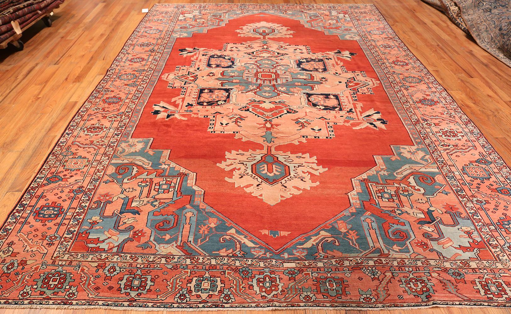 Antique Persian Serapi Rug. Size: 9 ft. 2 in x 13 ft 4