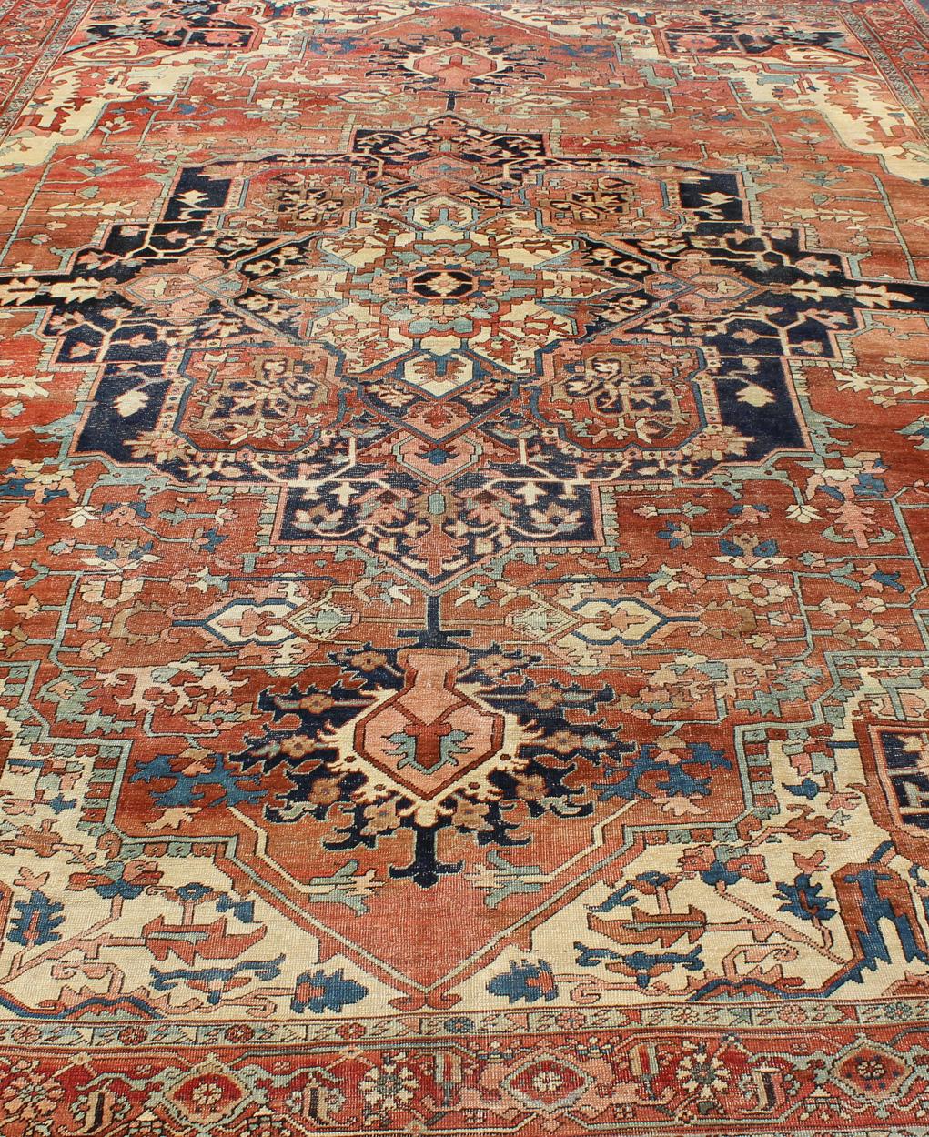 19th Century Antique Persian Serapi Rug Detailed Layered Medallion For Sale 3