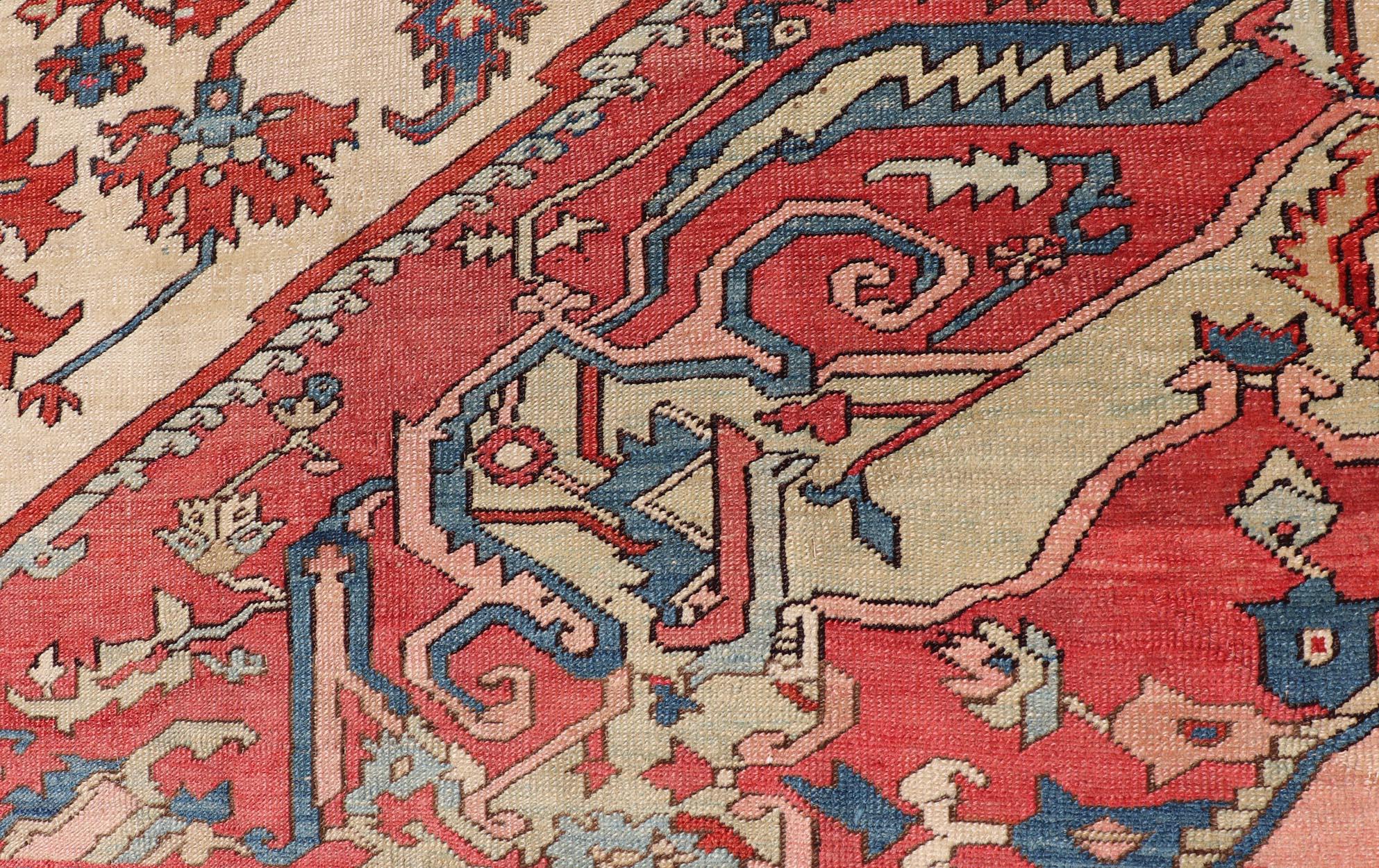 Antiker persischer Serapi-Teppich mit elfenbeinfarbenem Hintergrund und detailliertem, mehrlagigem Medaillon im Angebot 7