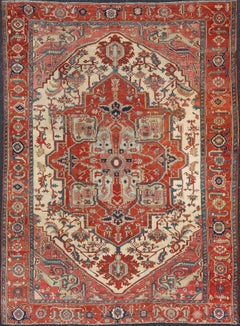 Antique Persian Serapi Rug with Ivory Background & Detailed Layered Medallion