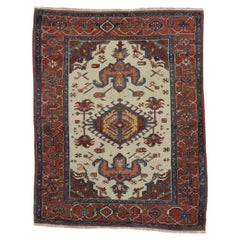 Tapis persan ancien Serapi de style tribal moderne