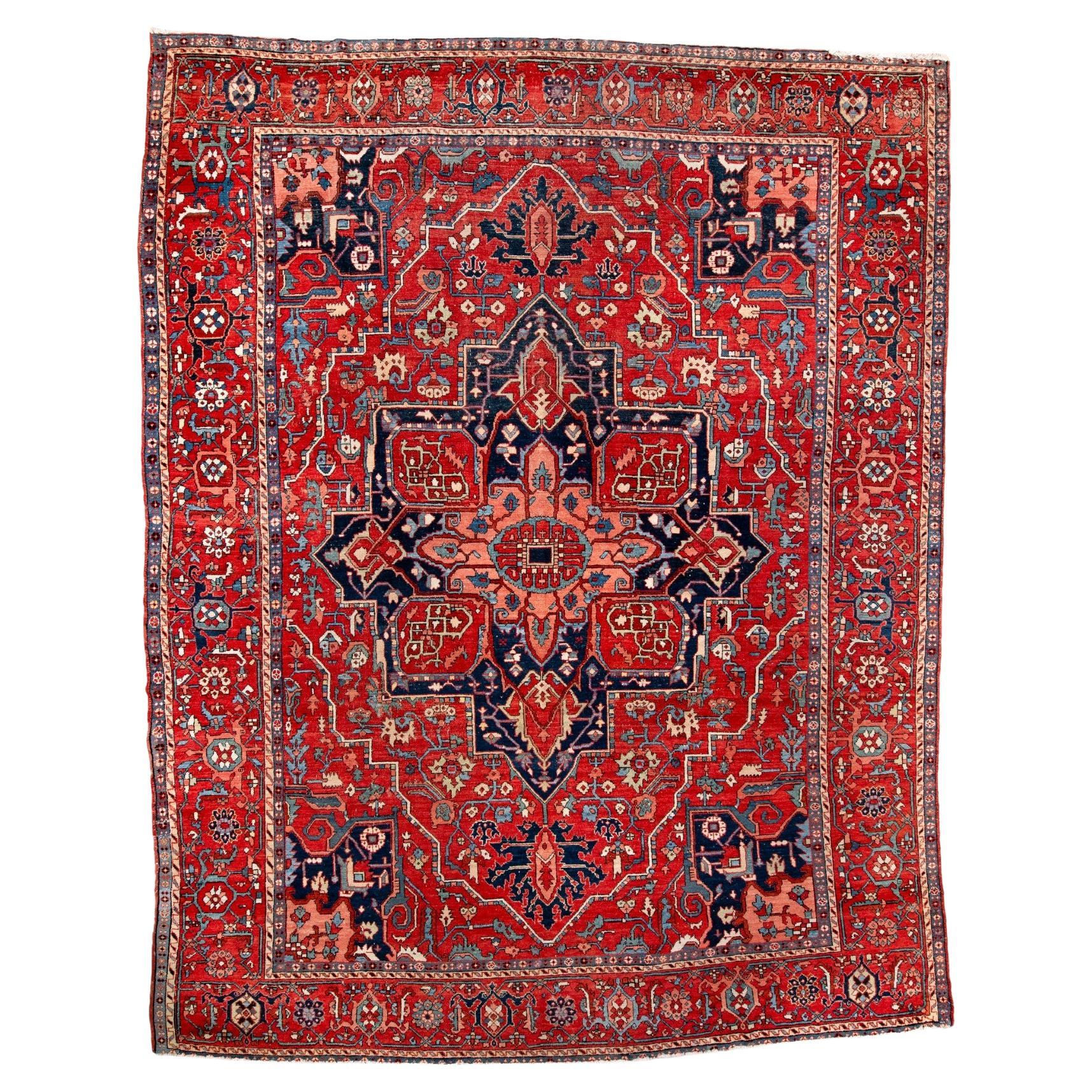 Antique Persian Serapi Rug with Monumental Medallion im Angebot