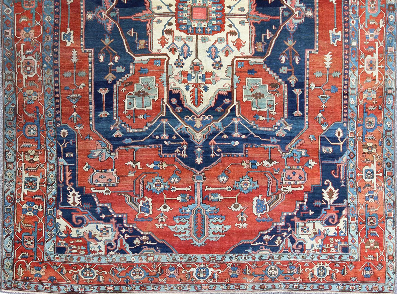 Large Antique Persian Fine Weave Serapi Rug with Bold Geometric Medallion For Sale 1