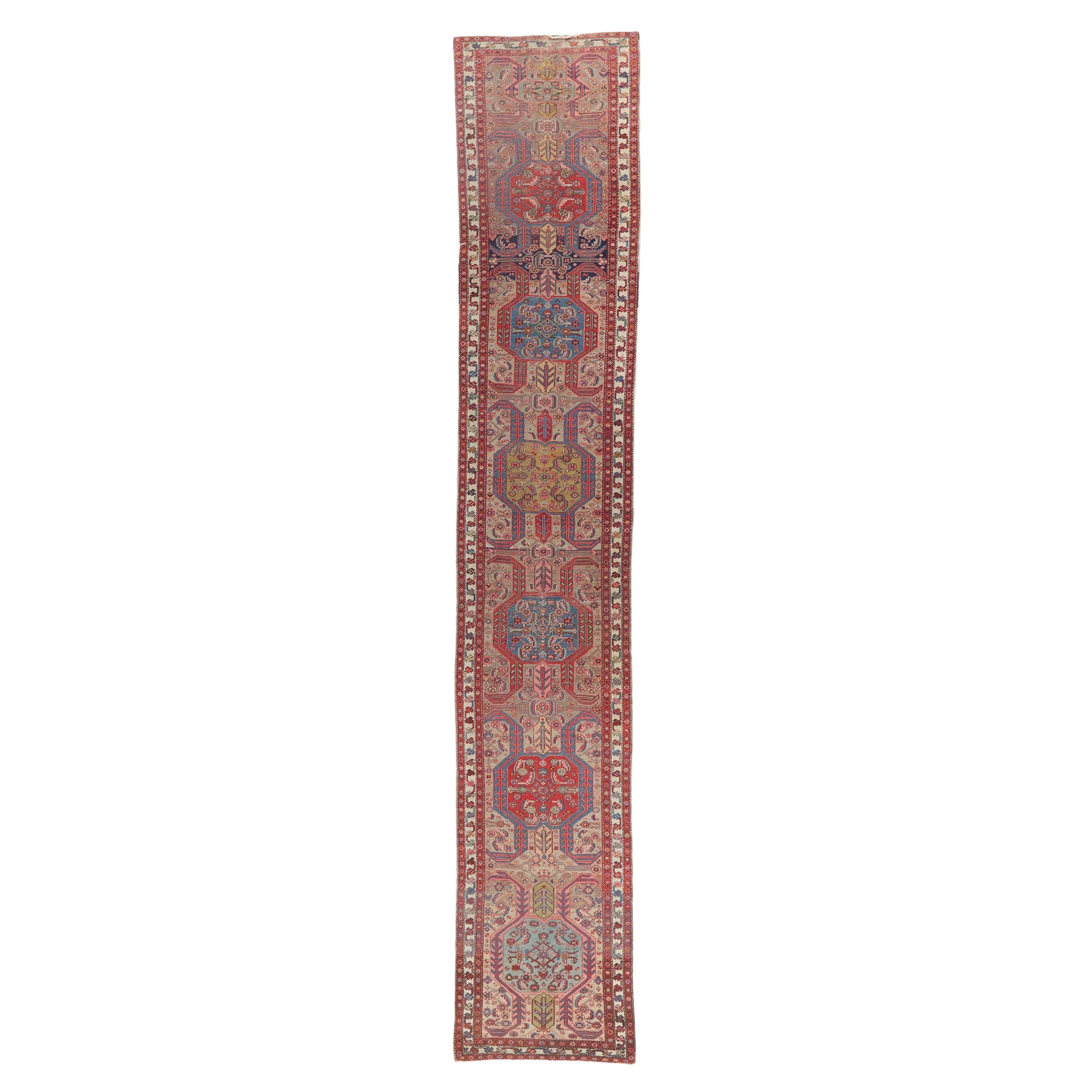 Tapis de couloir persan antique Serapi