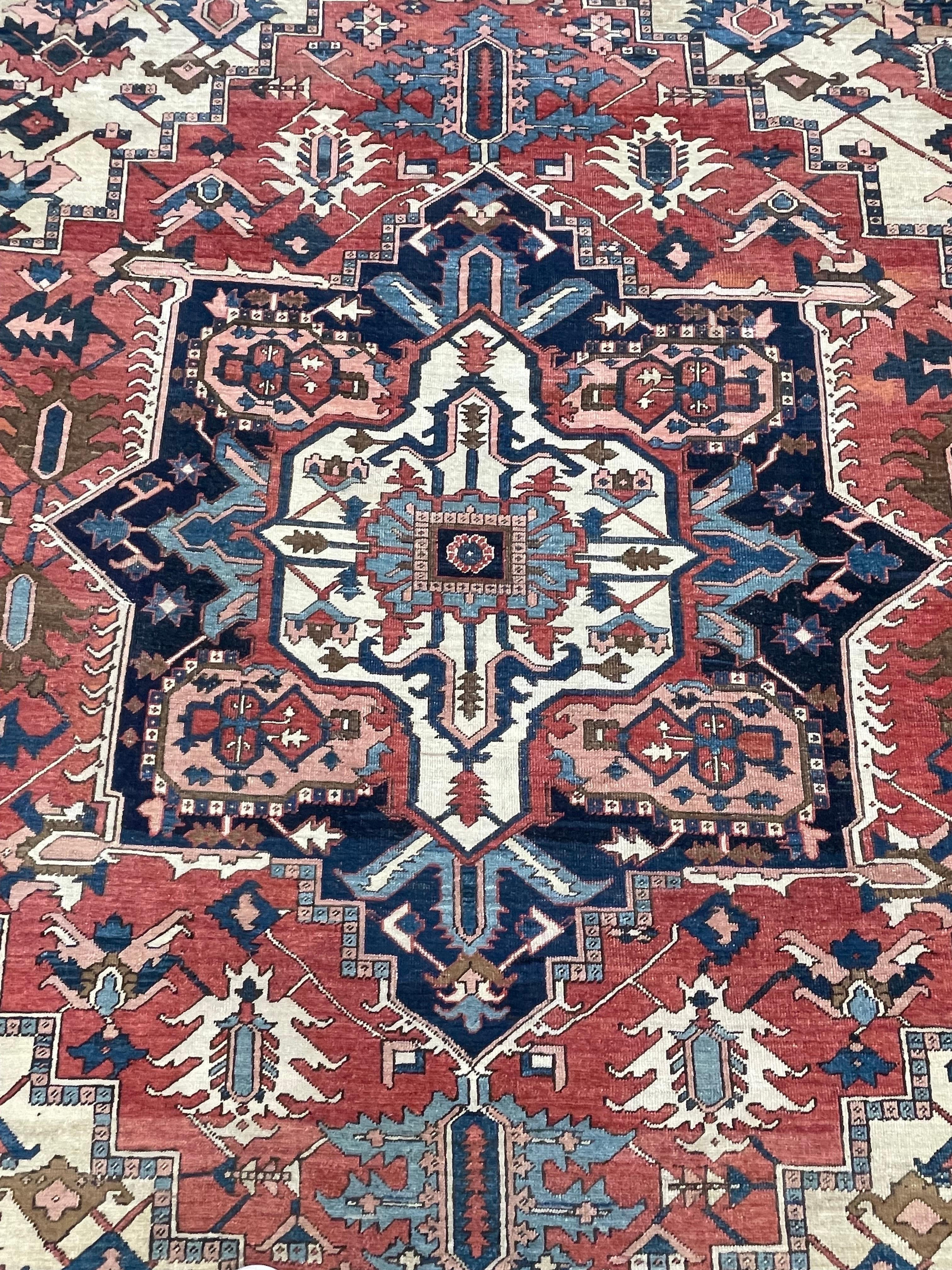 Antique Persian Serapi, circa 1910 In Good Condition For Sale In Morton Grove, IL