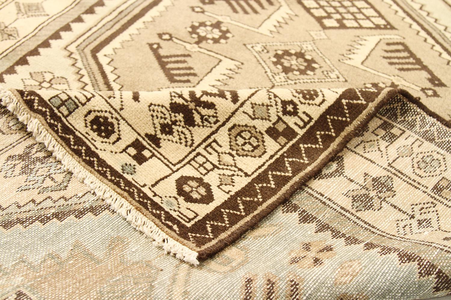 Antiker persischer Schahsavan-Läufer mit elfenbeinfarbenen und braunen Tribal-Details (Sonstiges) im Angebot