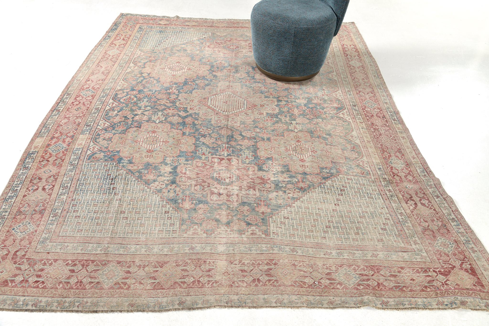 Antique Persian Shiraz 30185 In Good Condition For Sale In WEST HOLLYWOOD, CA