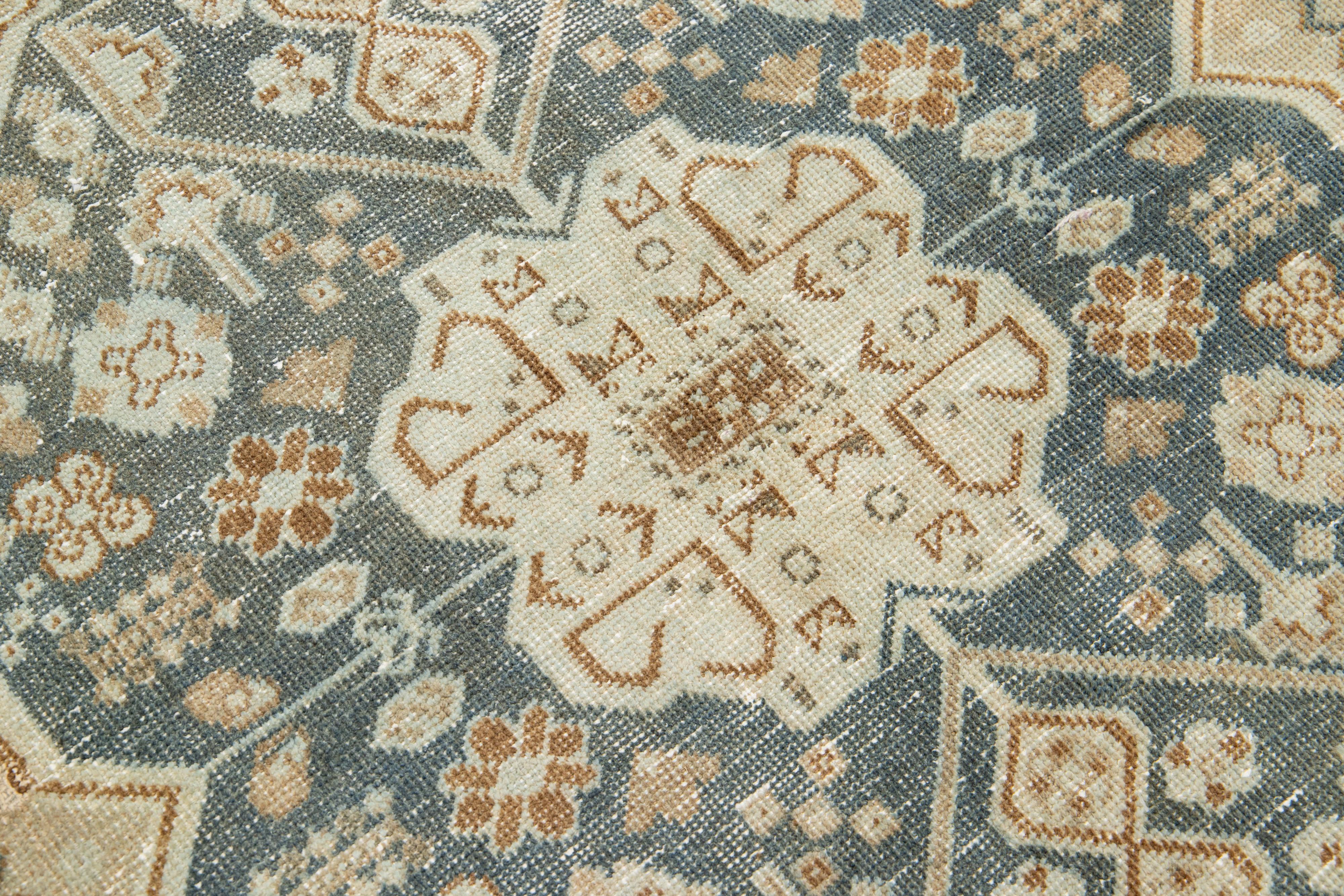 Ancien tapis persan Shiraz en laine beige et bleu au design chic Bon état - En vente à Norwalk, CT