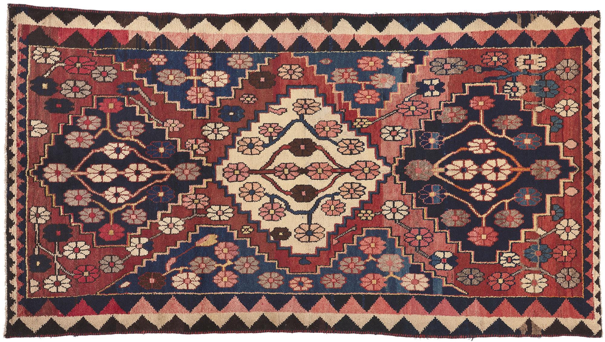 Antique Persian Shiraz Carpet, 04'11 x 09'00 For Sale 3