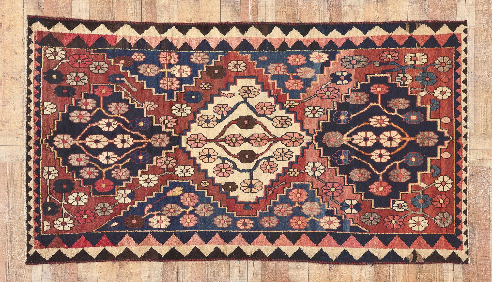 Antique Persian Shiraz Carpet, 04'11 x 09'00 For Sale 2