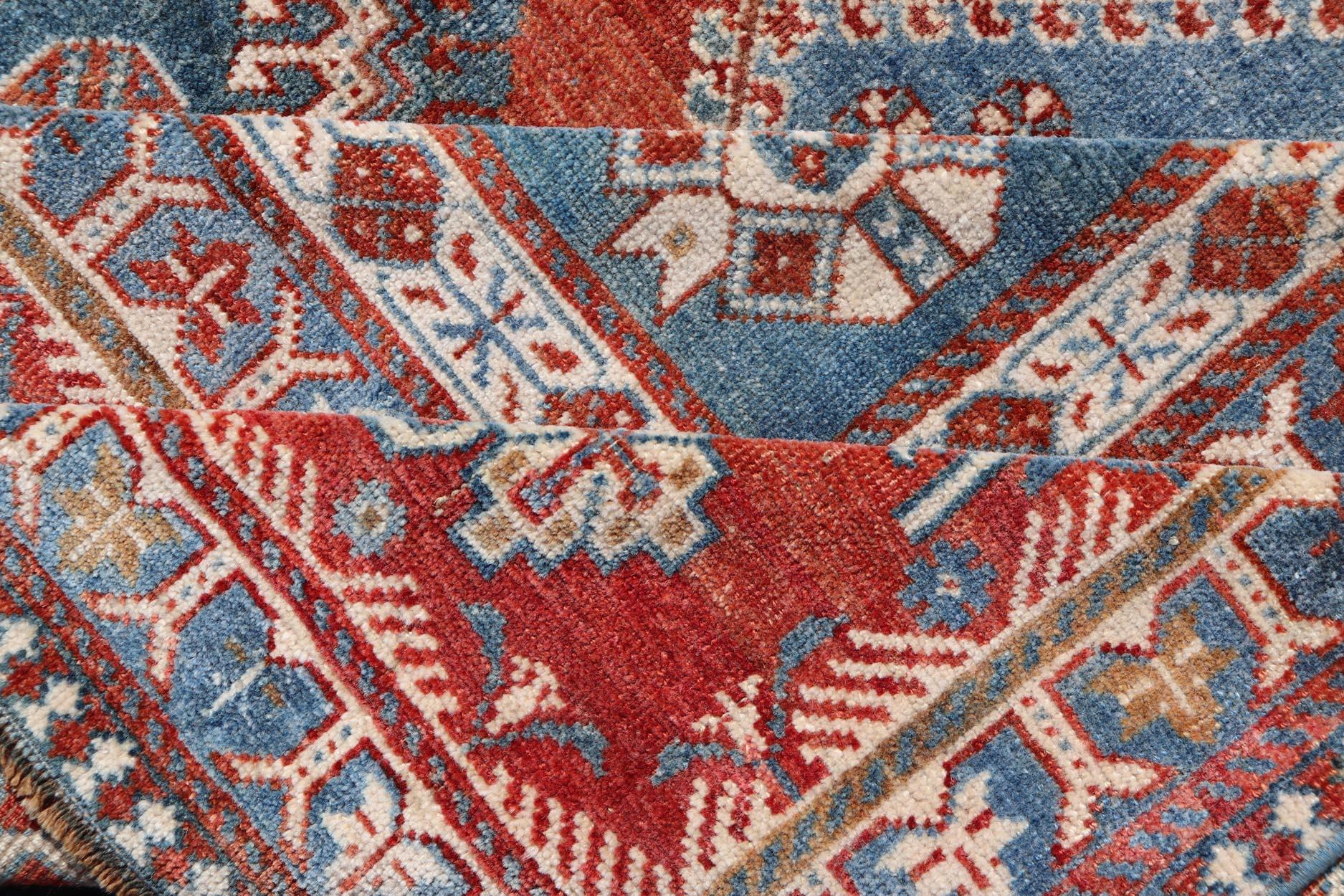 Ancien tapis persan Shiraz à médaillons multiples avec motif géométrique en vente 5