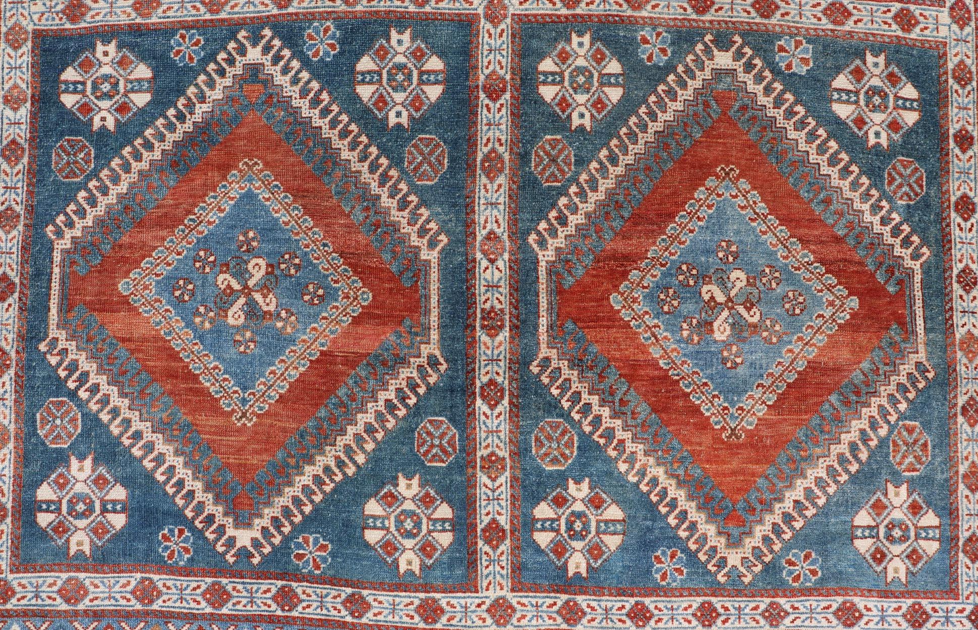 Ancien tapis persan Shiraz à médaillons multiples avec motif géométrique Bon état - En vente à Atlanta, GA