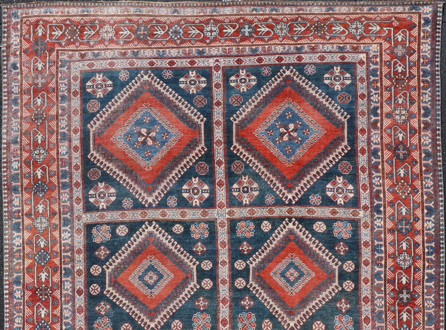 Laine Ancien tapis persan Shiraz à médaillons multiples avec motif géométrique en vente