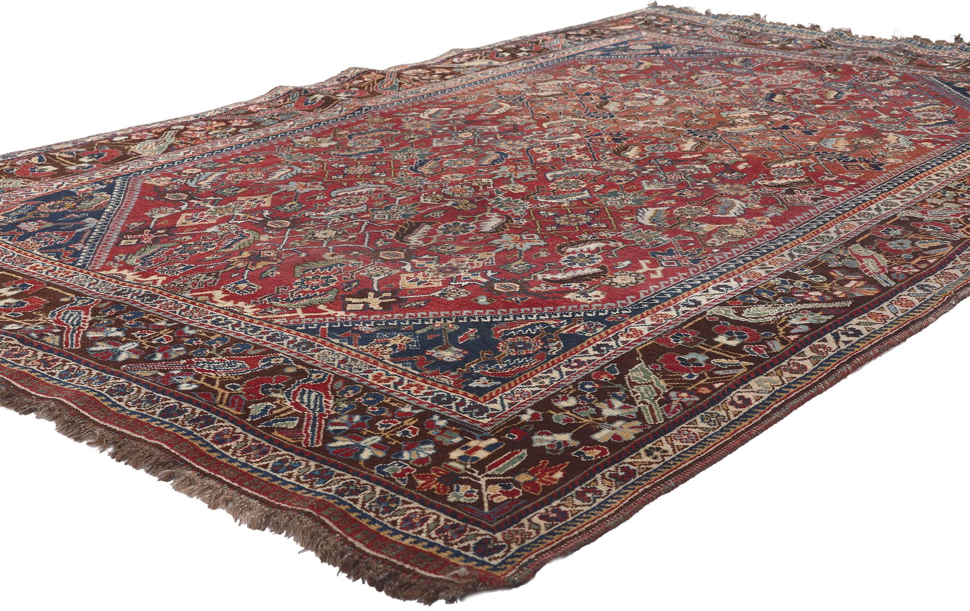 78566 Antique Persian Shiraz Rug, 04'07 x 07'03.
Emanant d'une sensibilité traditionnelle et d'un style intemporel avec des détails et une texture incroyables, ce tapis antique persan Shiraz est une vision captivante de la beauté tissée. Le design